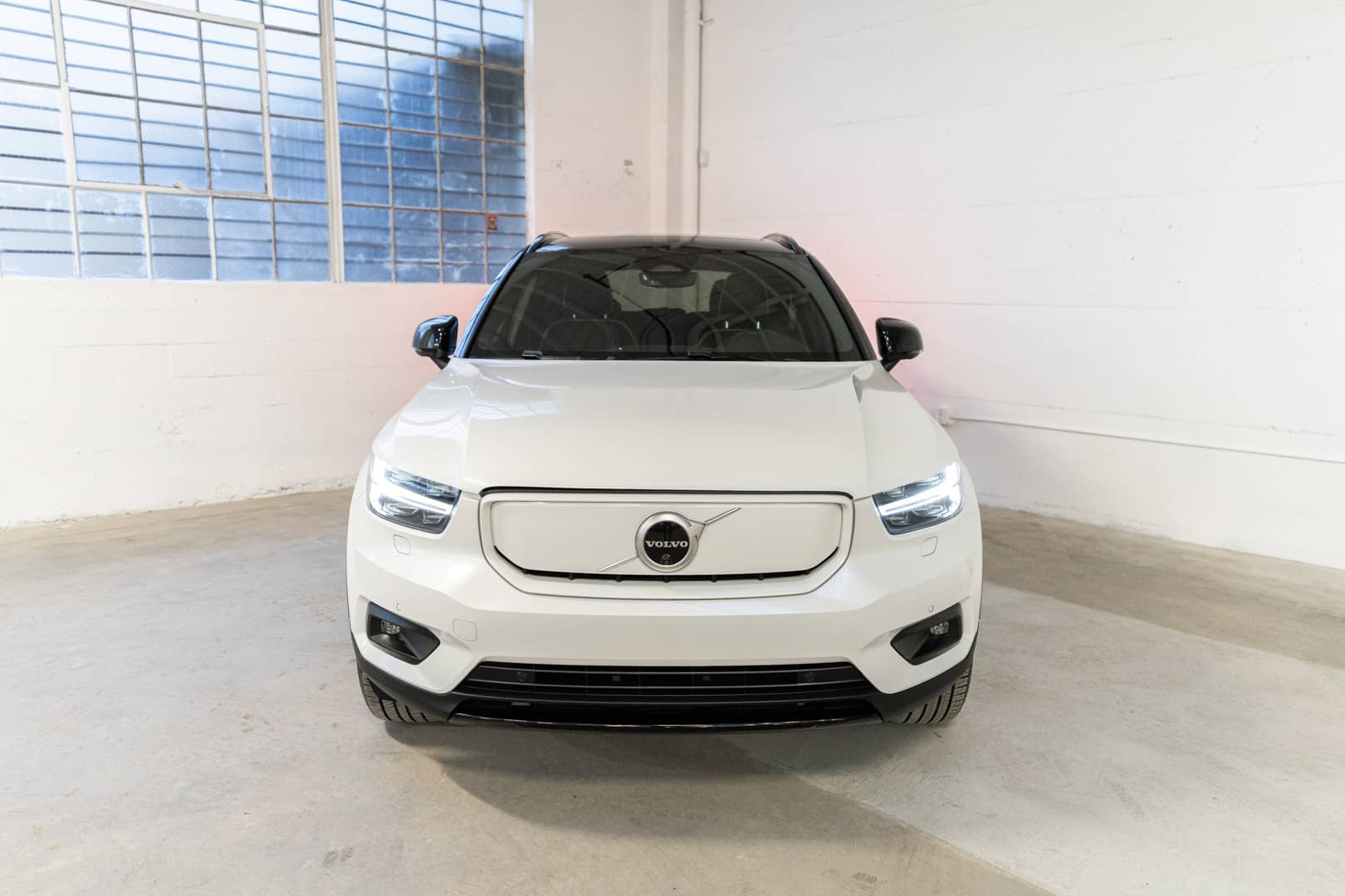 EverCars Co. vehicle image 3 for Volvo XC40 Recharge -  Pure Electric P8 on EverCars Co.