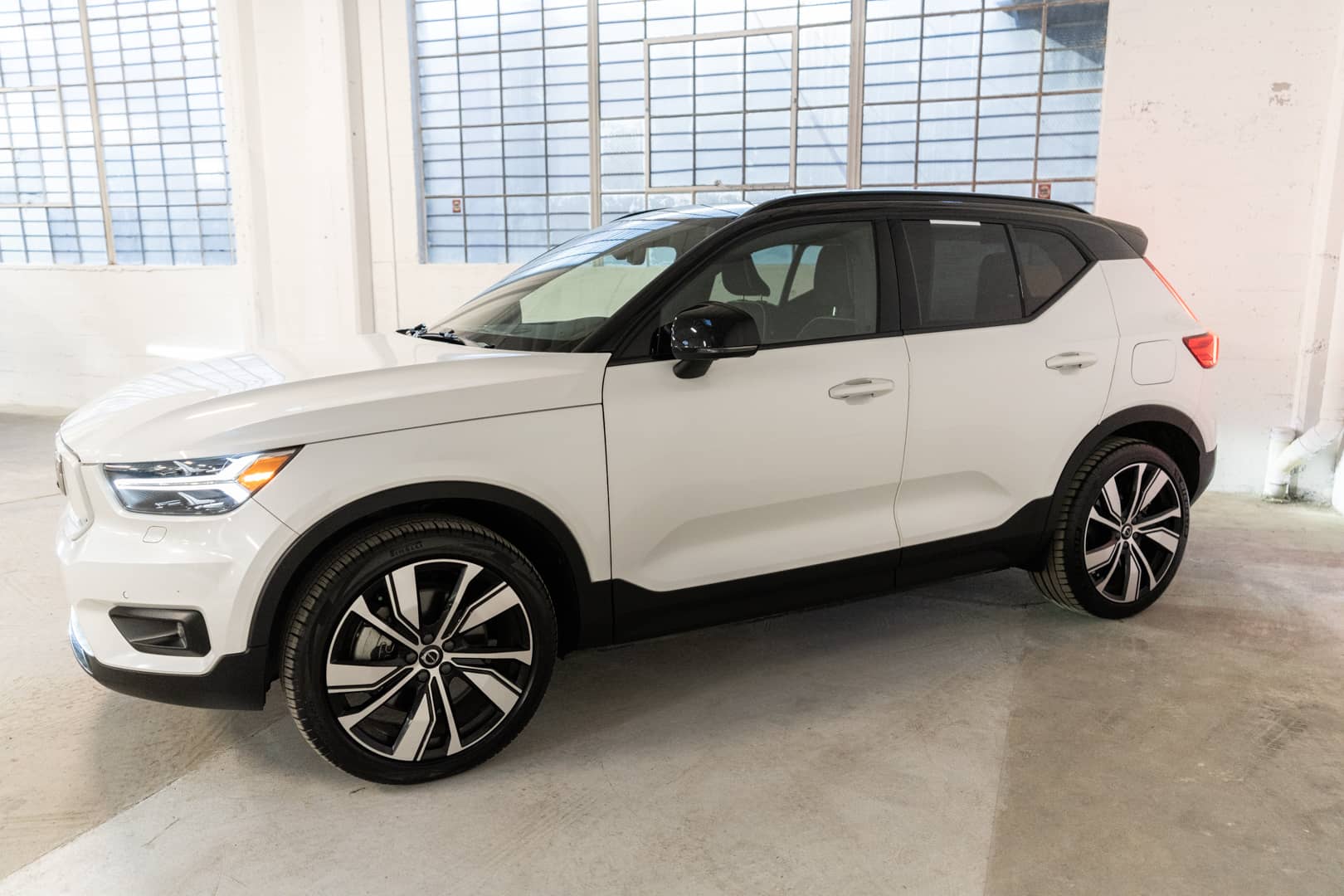 EverCars Co. vehicle image 9 for Volvo XC40 Recharge -  Pure Electric P8 on EverCars Co.