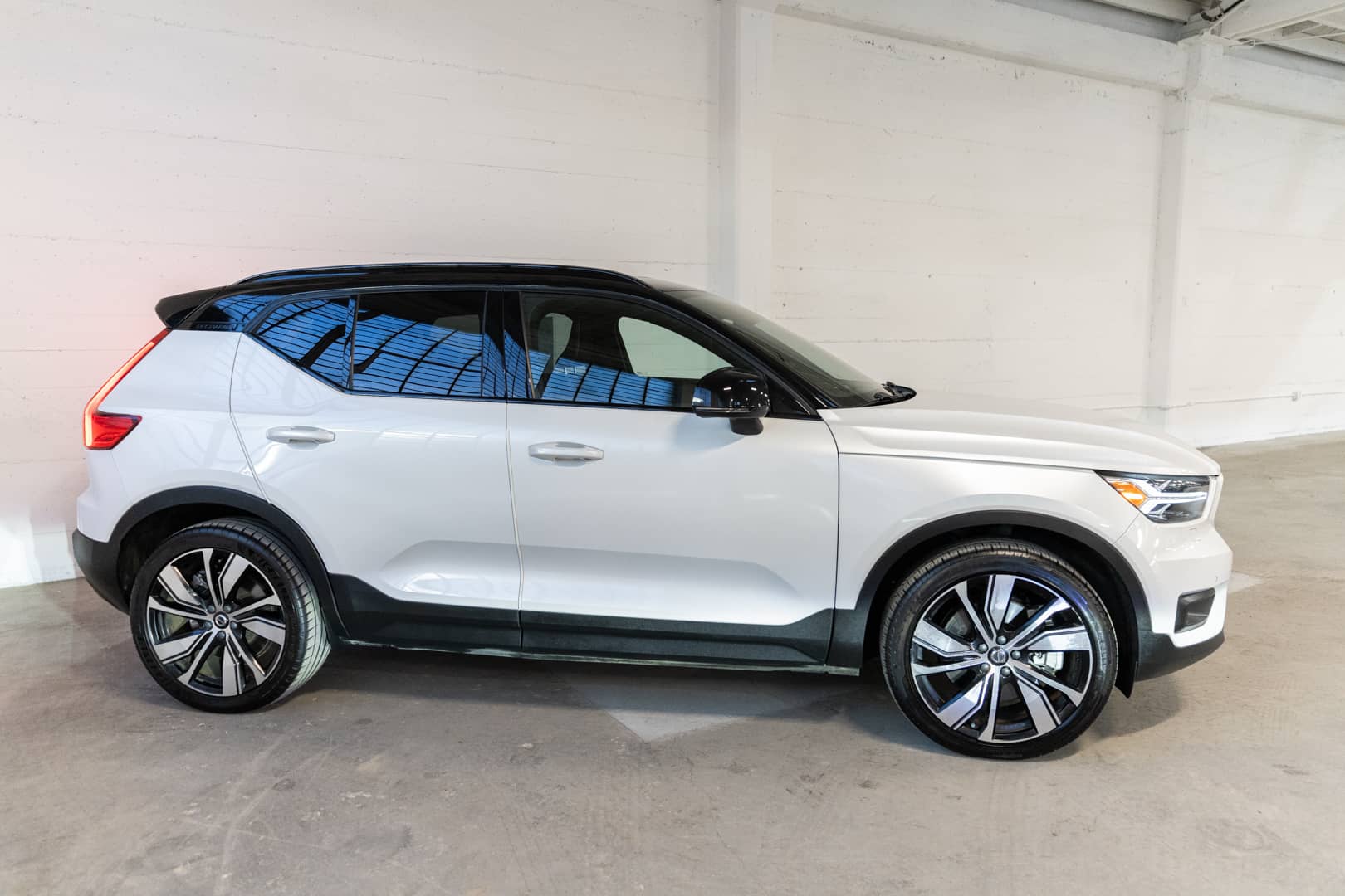 EverCars Co. vehicle image 5 for Volvo XC40 Recharge -  Pure Electric P8 on EverCars Co.