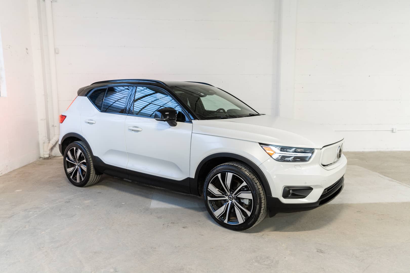 EverCars Co. vehicle image 4 for Volvo XC40 Recharge -  Pure Electric P8 on EverCars Co.