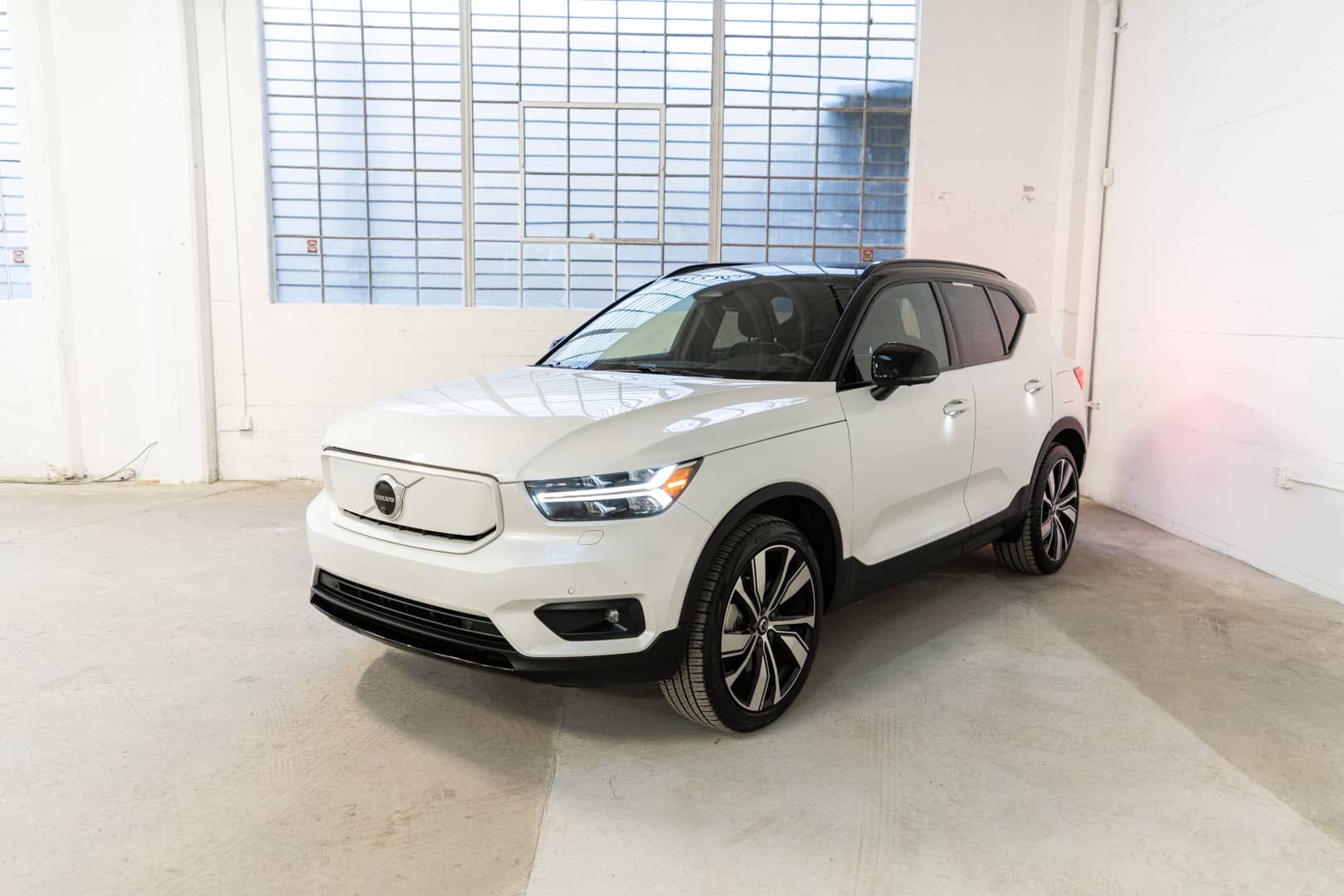 Volvo xc40 recharge p8 pure electric hotsell