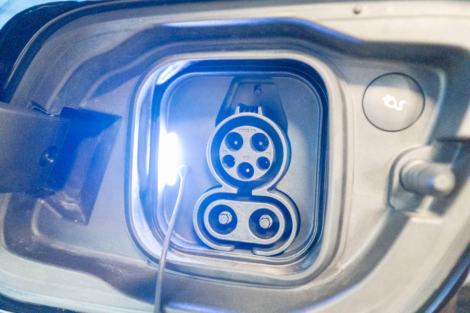 EverCars Co. vehicle image 23 for Volvo XC40 Recharge -  Pure Electric P8 on EverCars Co.