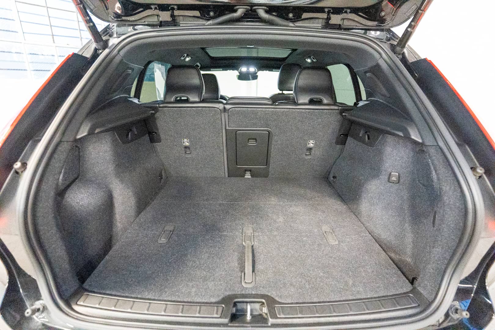 EverCars Co. vehicle image 20 for Volvo XC40 Recharge -  Pure Electric P8 on EverCars Co.