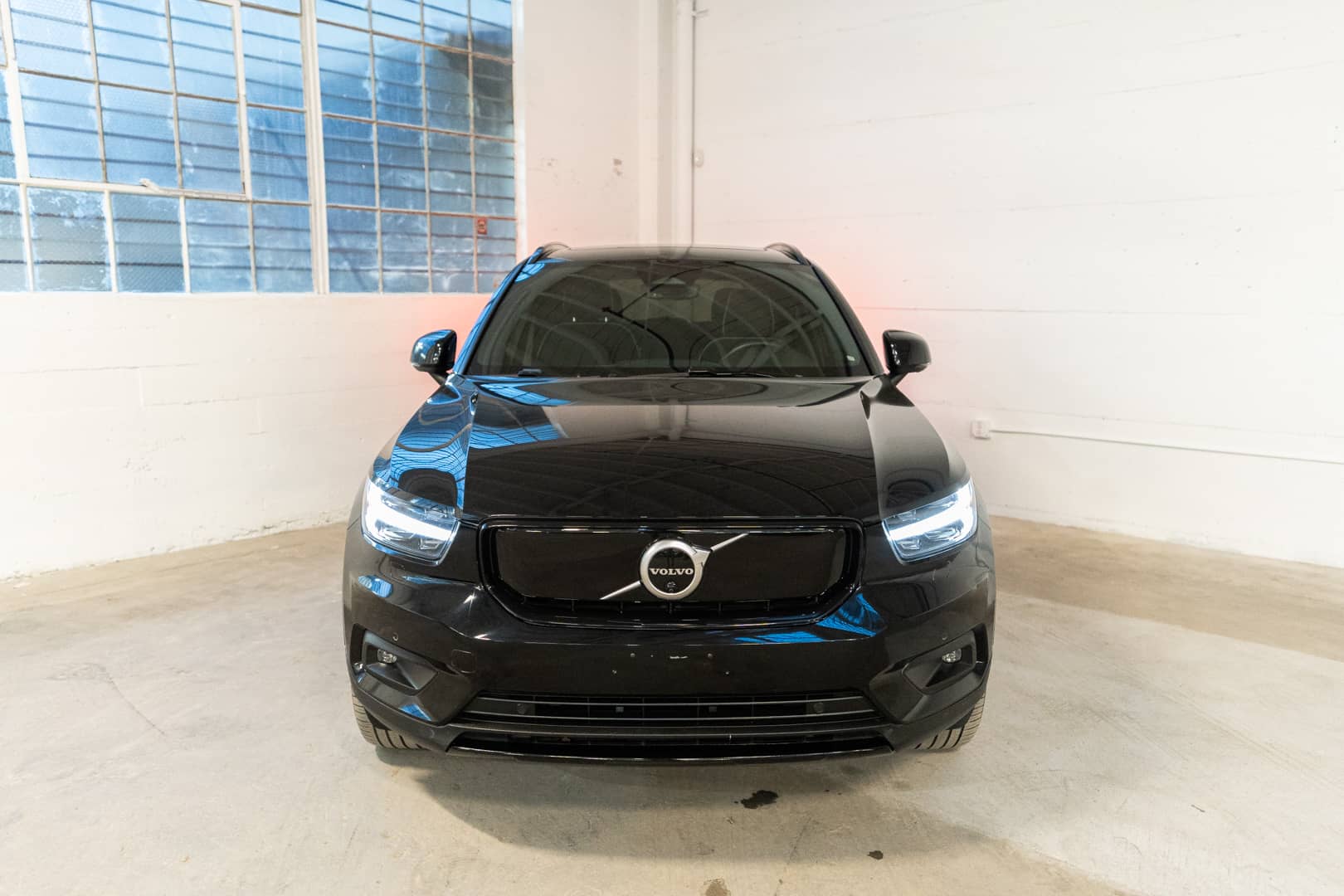 EverCars Co. vehicle image 3 for Volvo XC40 Recharge -  Pure Electric P8 on EverCars Co.