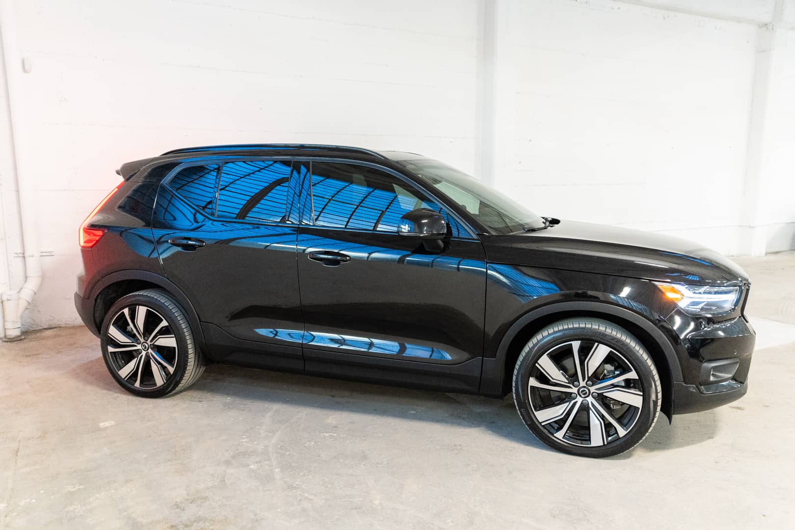 EverCars Co. vehicle image 5 for Volvo XC40 Recharge -  Pure Electric P8 on EverCars Co.
