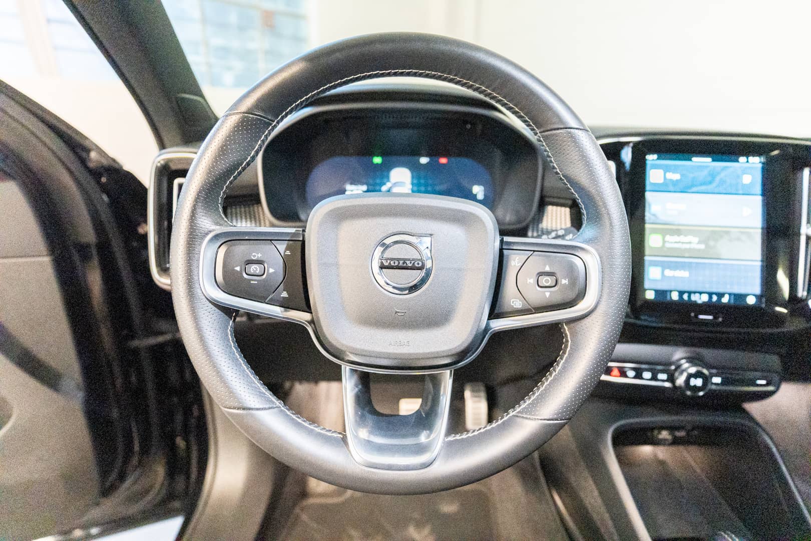 EverCars Co. vehicle image 19 for Volvo XC40 Recharge -  Pure Electric P8 on EverCars Co.
