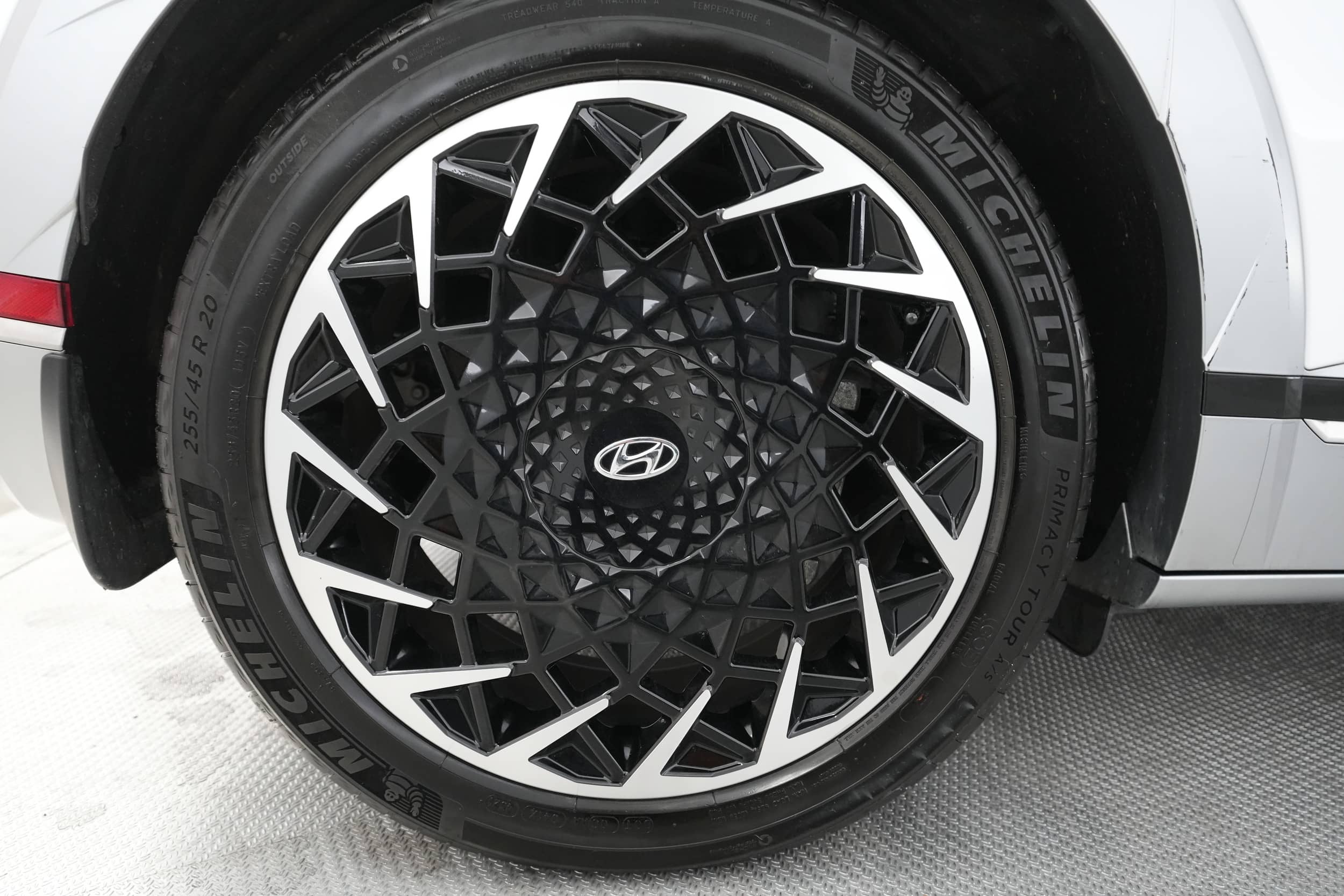 EverCars Co. vehicle image 17 for Hyundai IONIQ 5 -  Limited on EverCars Co.
