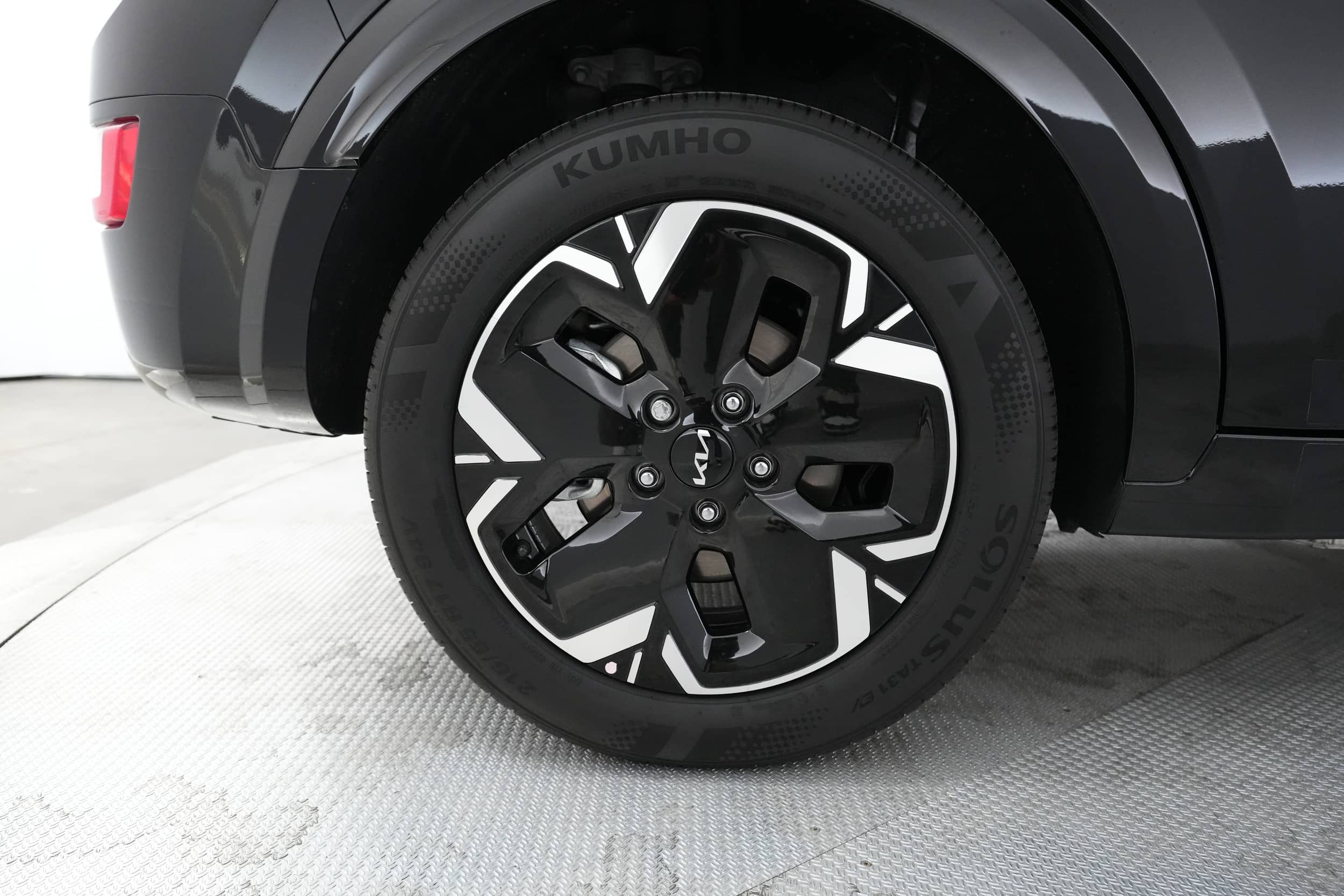 EverCars Co. vehicle image 16 for Kia Niro EV -  Wind on EverCars Co.