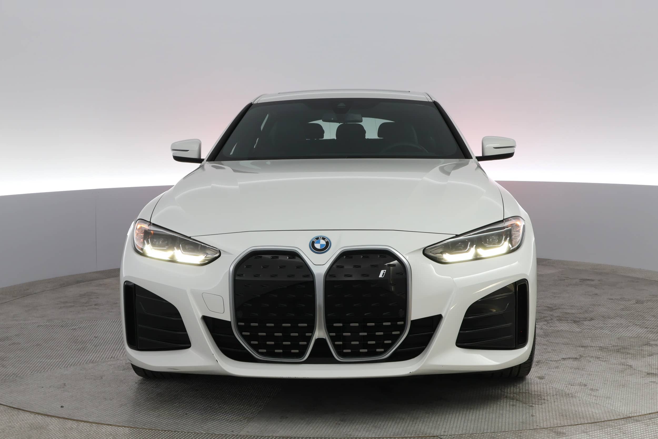 EverCars Co. vehicle image 13 for BMW i4 -  eDrive40 M Sport Line on EverCars Co.
