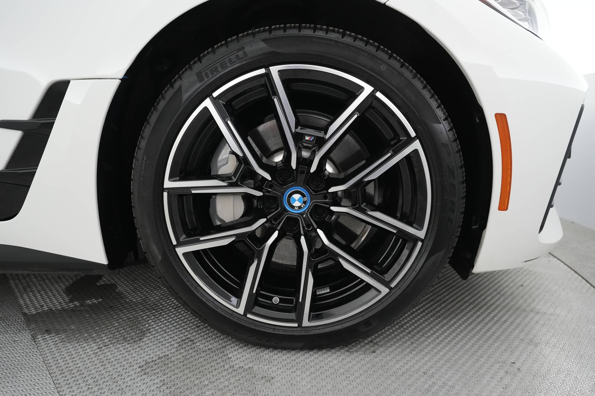 EverCars Co. vehicle image 16 for BMW i4 -  eDrive40 M Sport Line on EverCars Co.