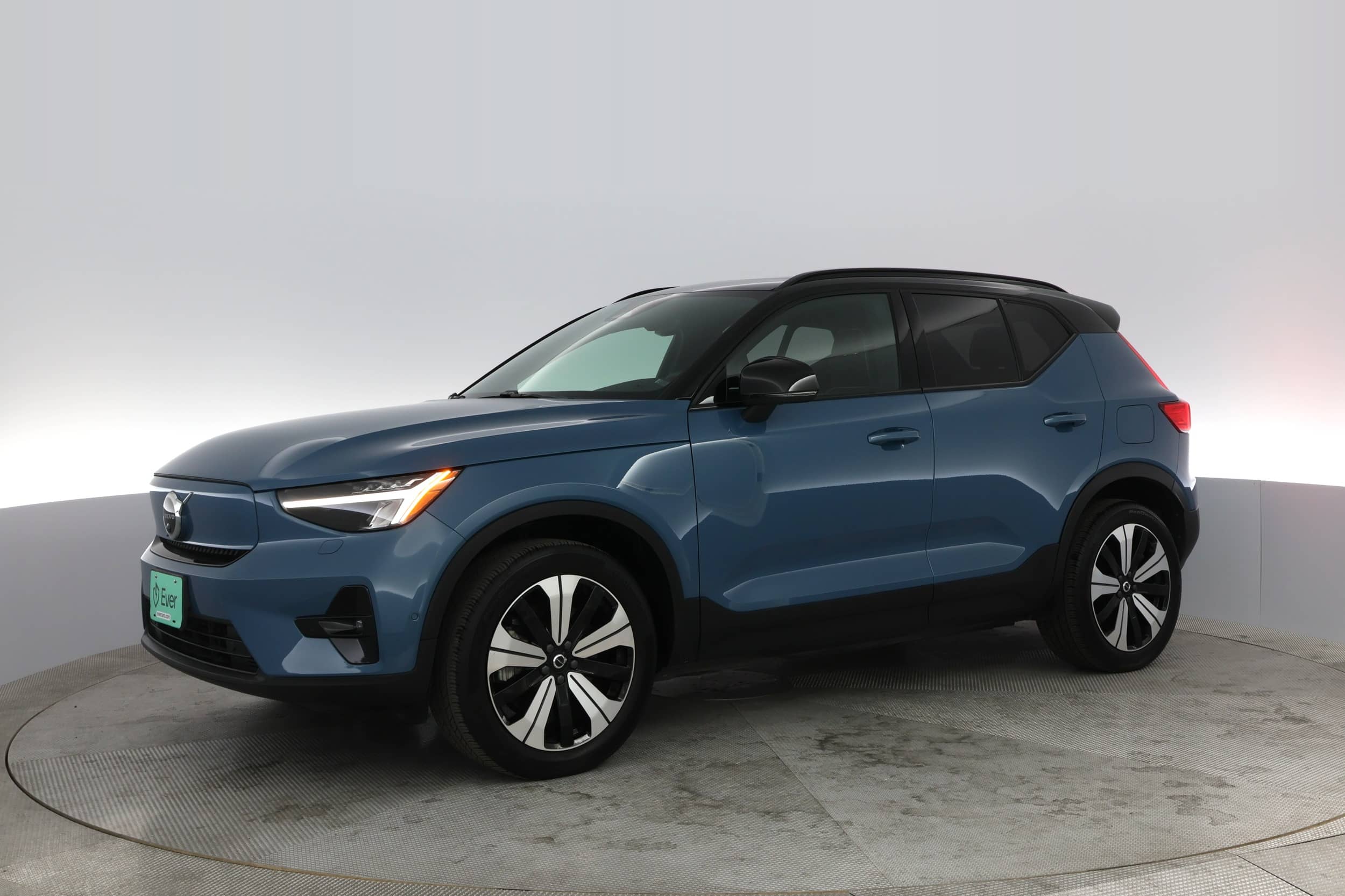EverCars Co. vehicle image 10 for Volvo XC40 Recharge -  Pure Electric Twin Plus on EverCars Co.