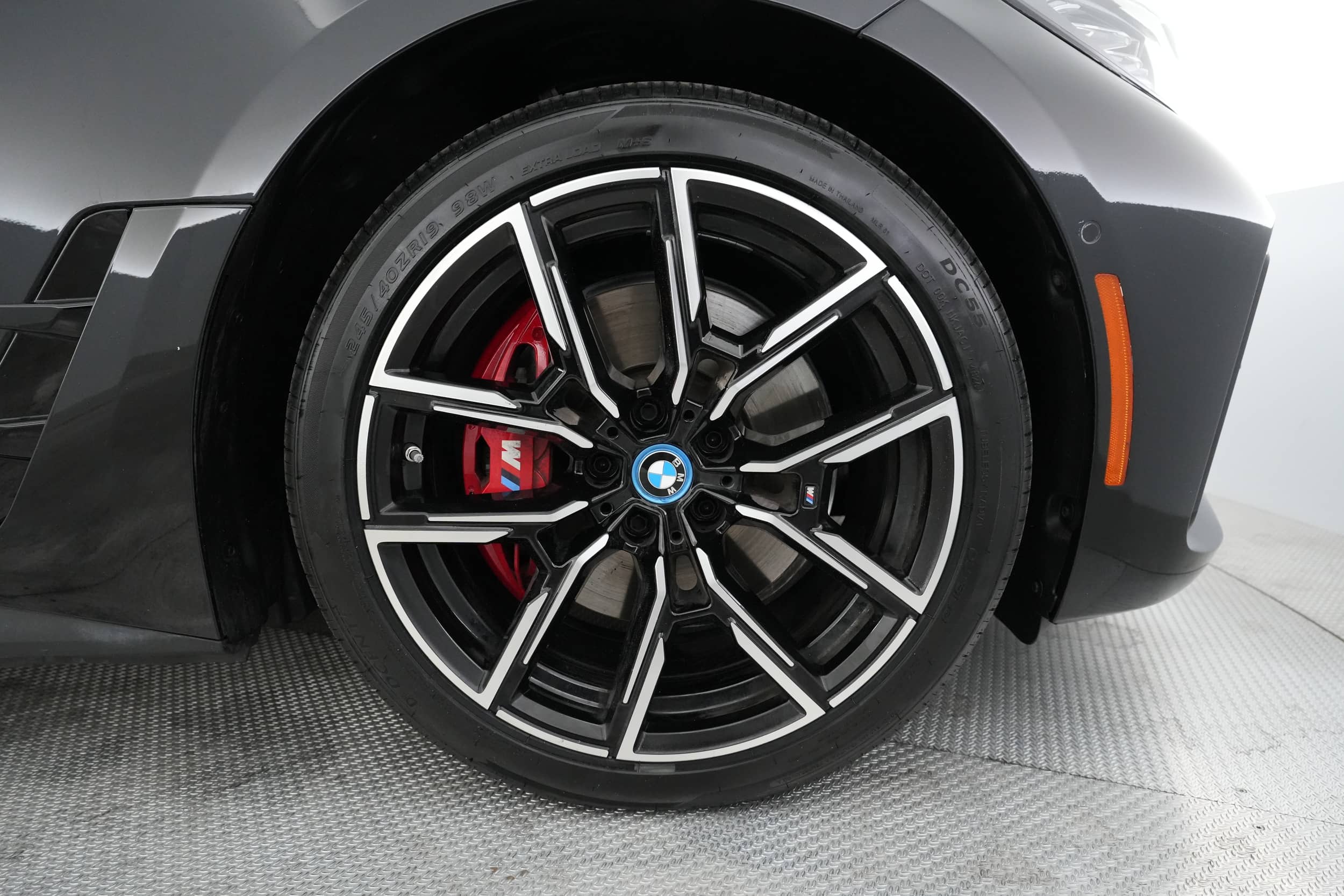 EverCars Co. vehicle image 17 for BMW i4 -  eDrive40 M Sport Line on EverCars Co.