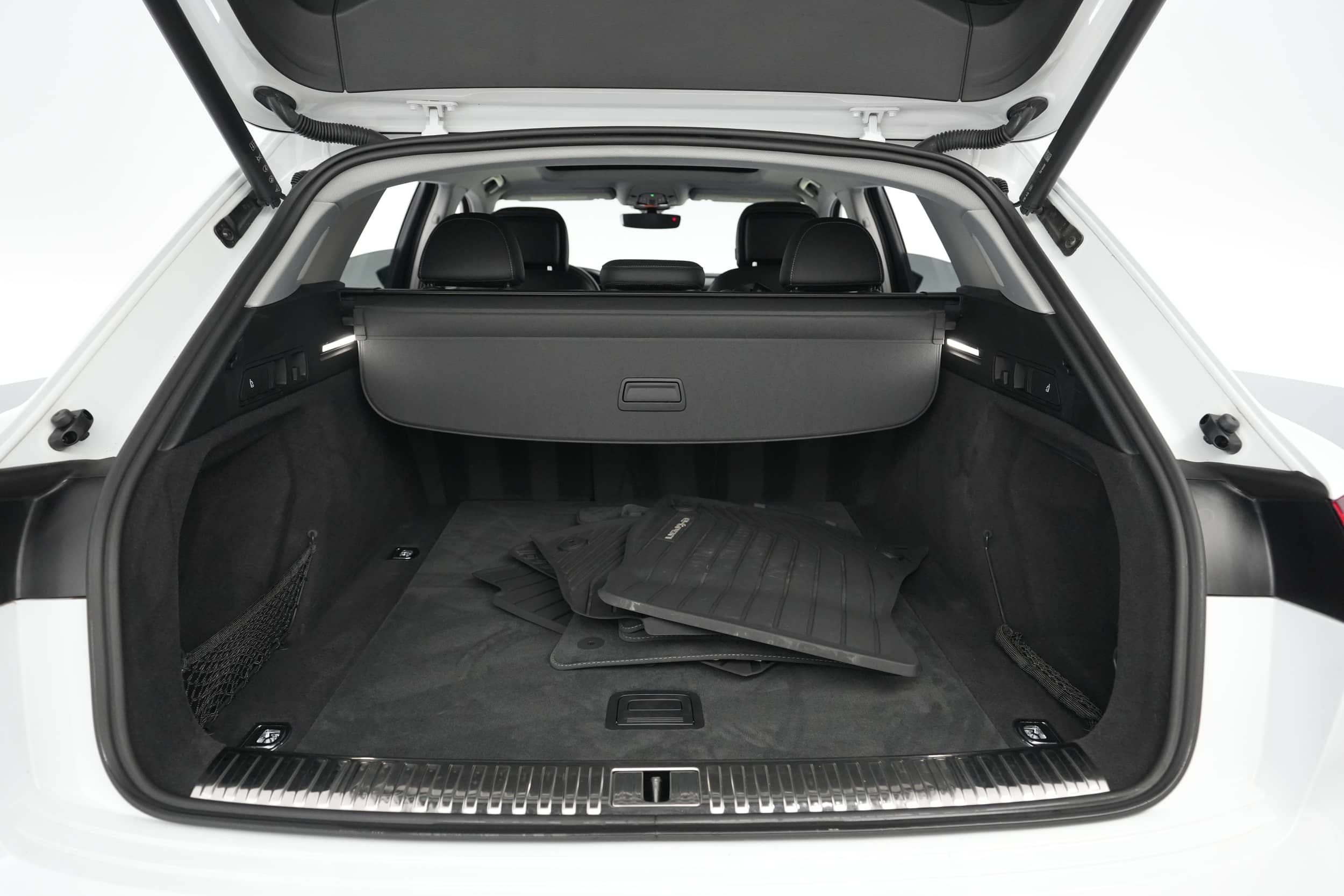 EverCars Co. vehicle image 6 for Audi e-tron -  Prestige on EverCars Co.