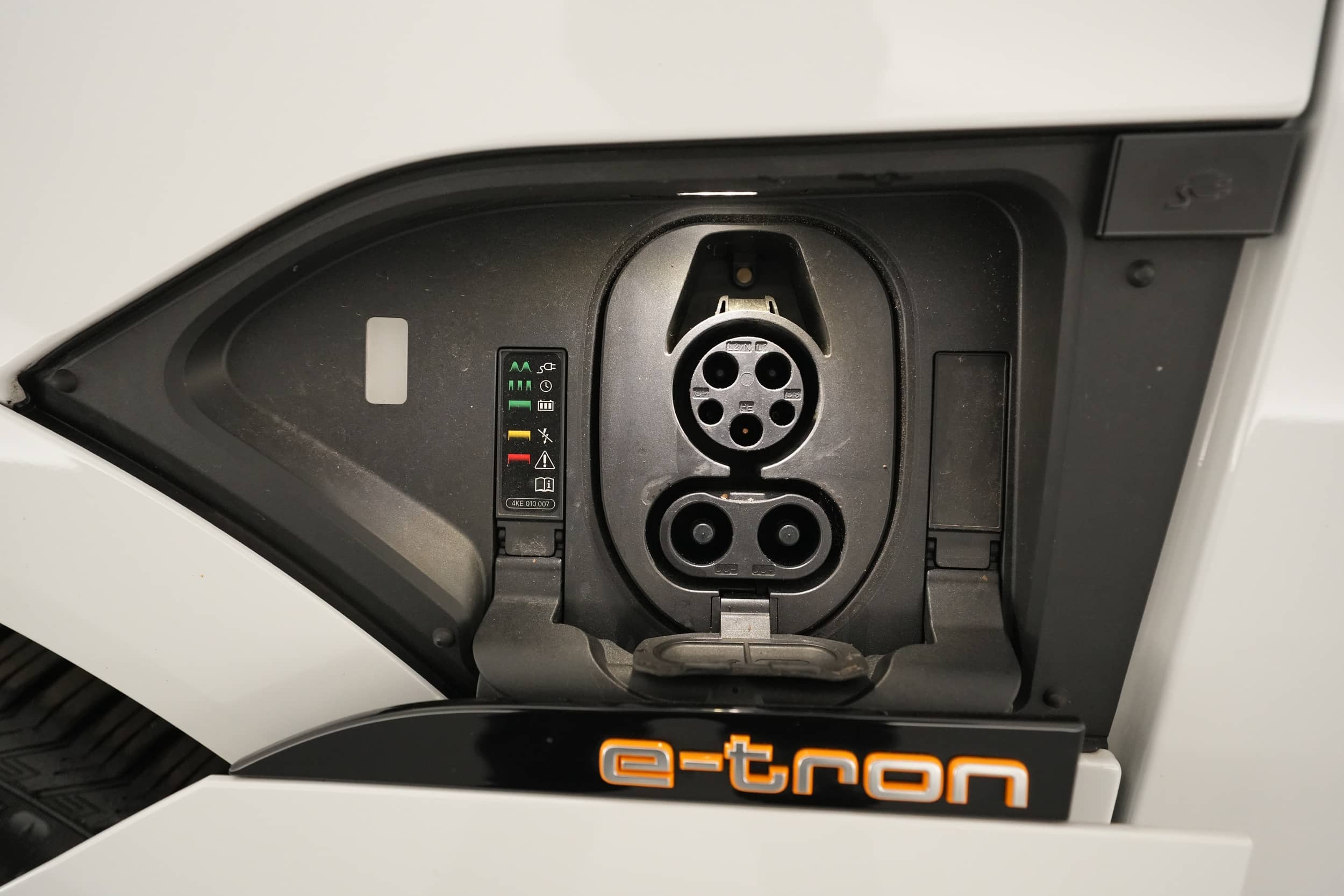 EverCars Co. vehicle image 8 for Audi e-tron -  Prestige on EverCars Co.