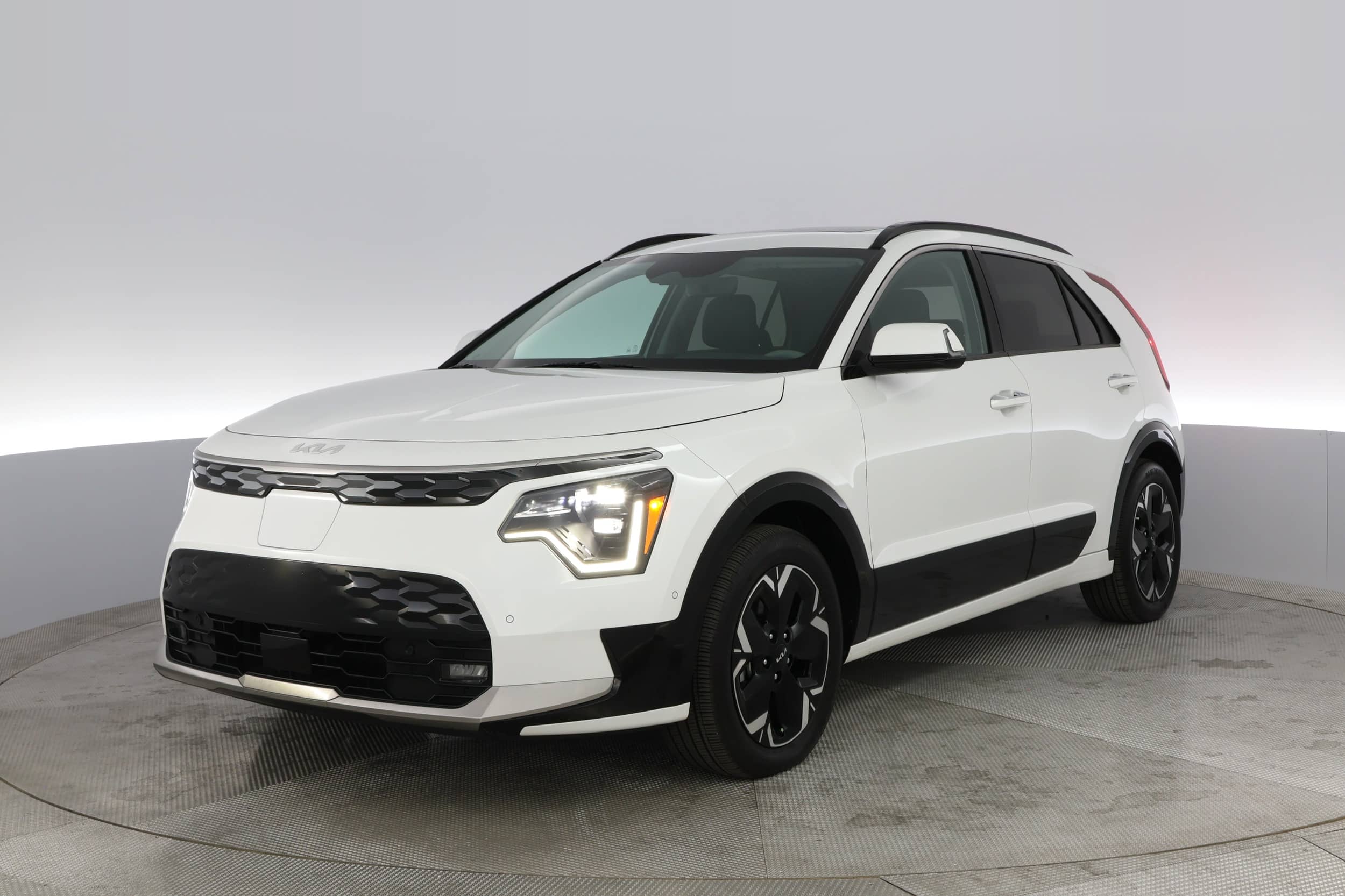 EverCars Co. vehicle image 1 for Kia Niro EV -  Wave on EverCars Co.