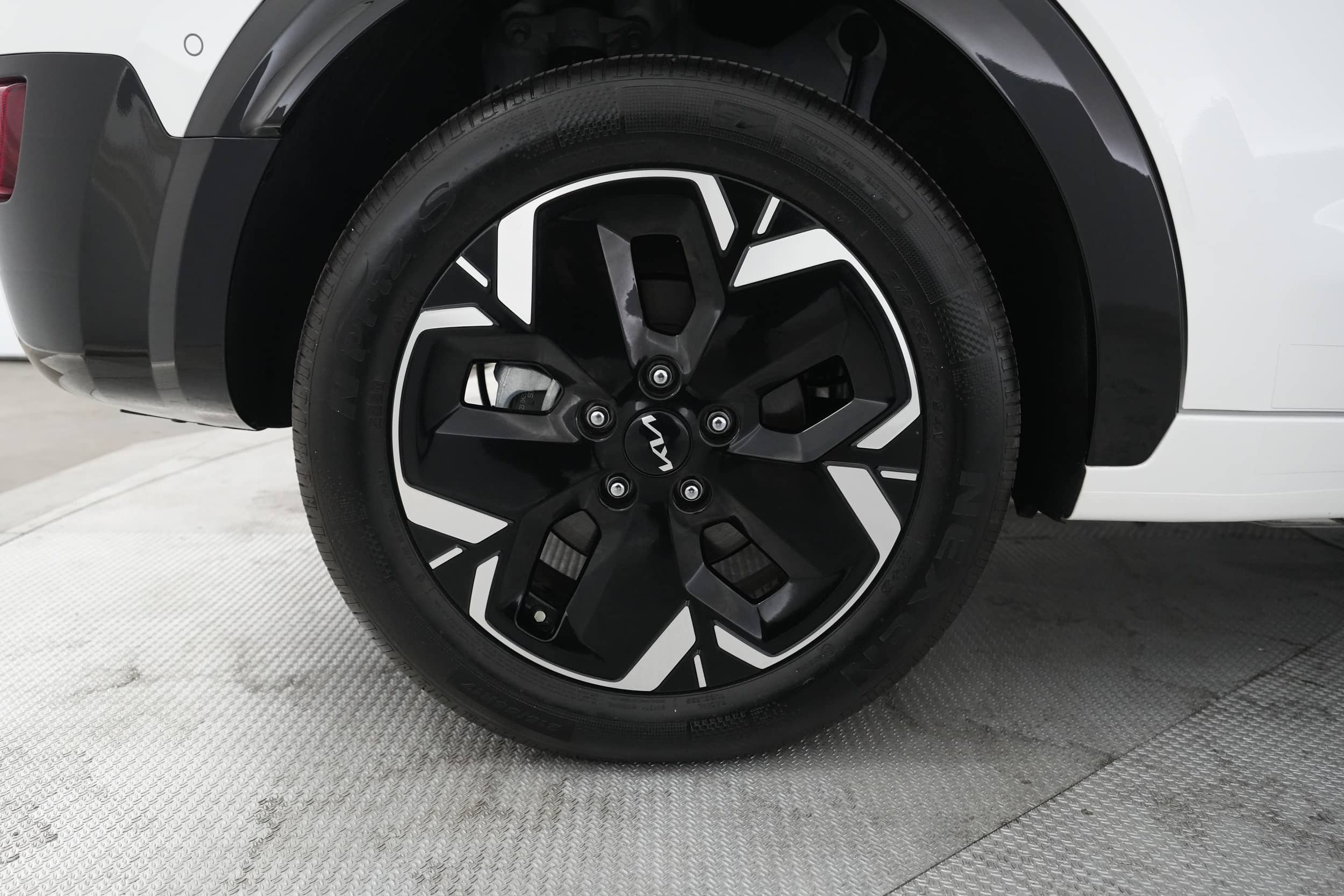 EverCars Co. vehicle image 16 for Kia Niro EV -  Wave on EverCars Co.
