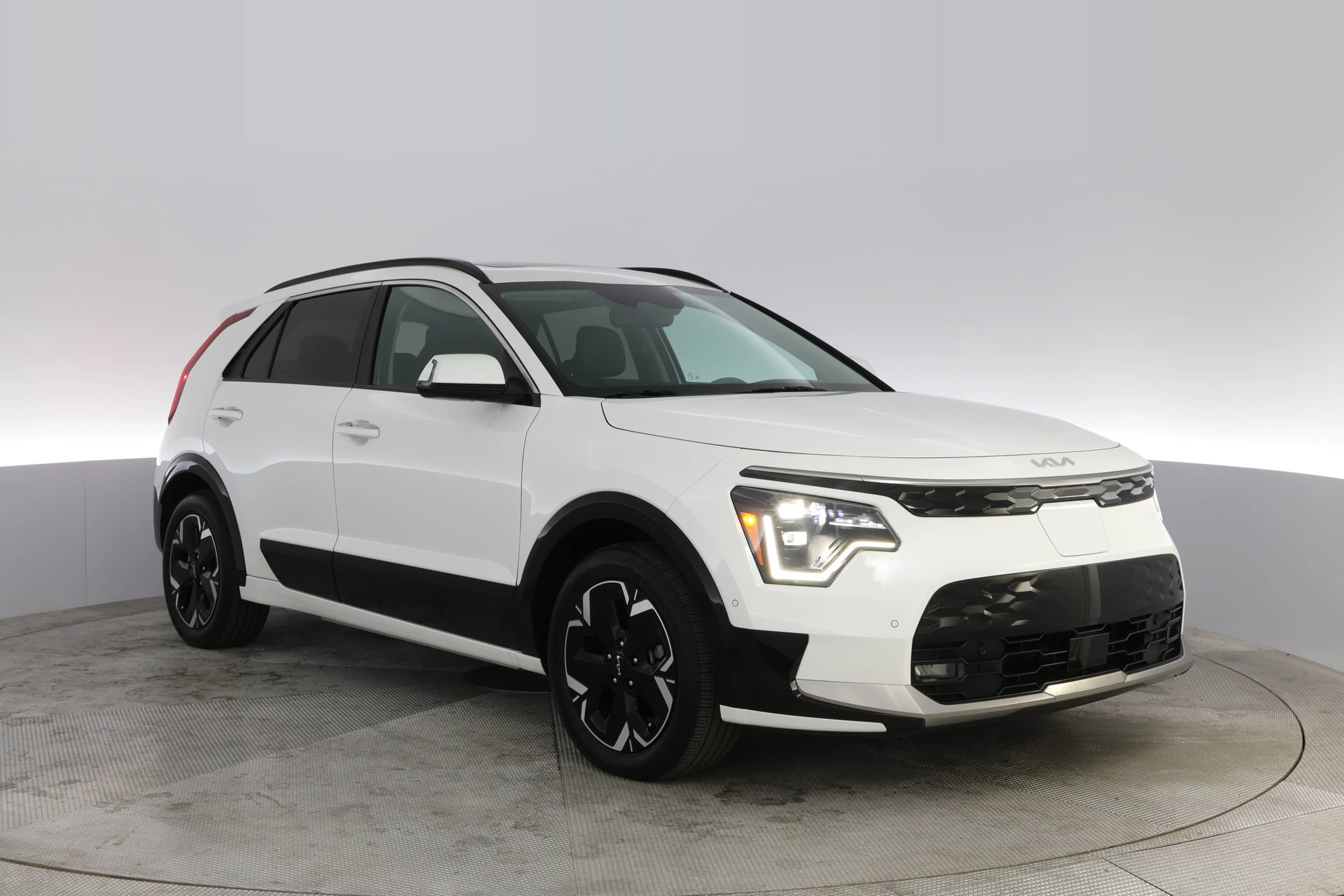 EverCars Co. vehicle image 12 for Kia Niro EV -  Wave on EverCars Co.