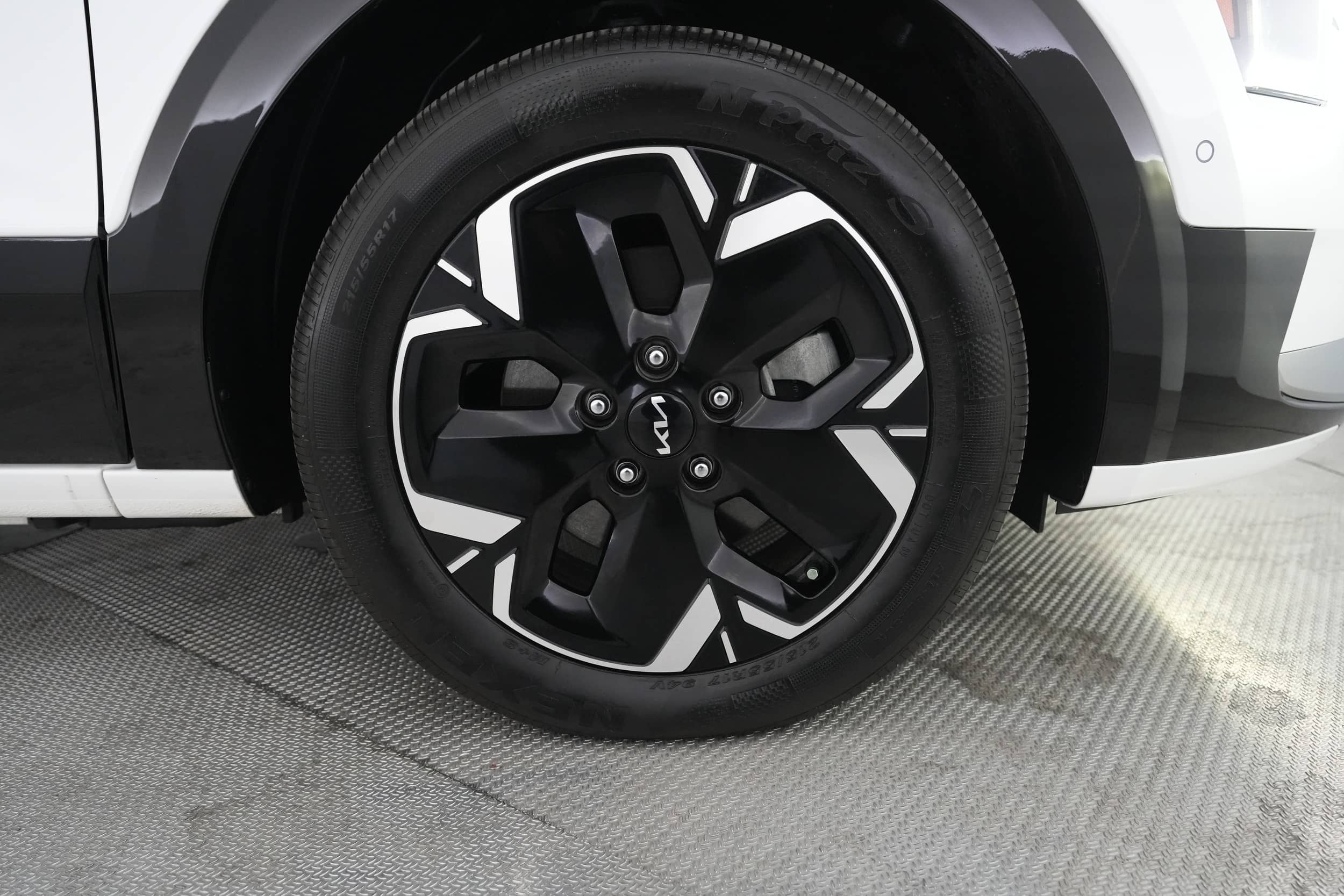 EverCars Co. vehicle image 17 for Kia Niro EV -  Wave on EverCars Co.