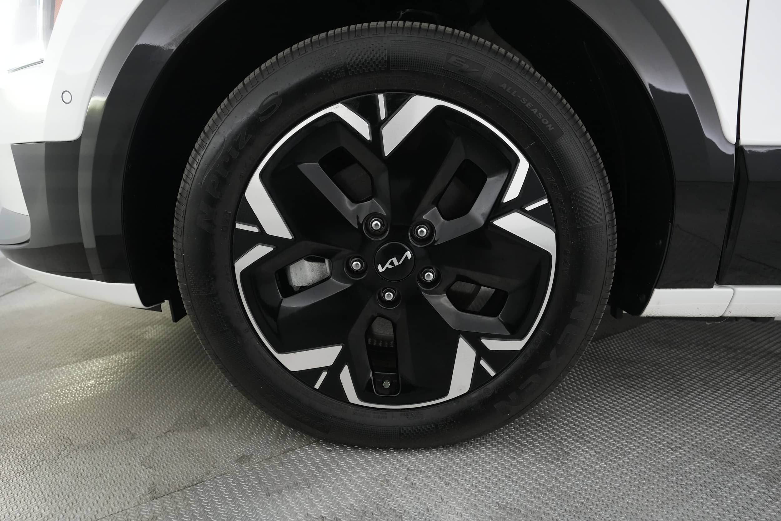 EverCars Co. vehicle image 15 for Kia Niro EV -  Wave on EverCars Co.