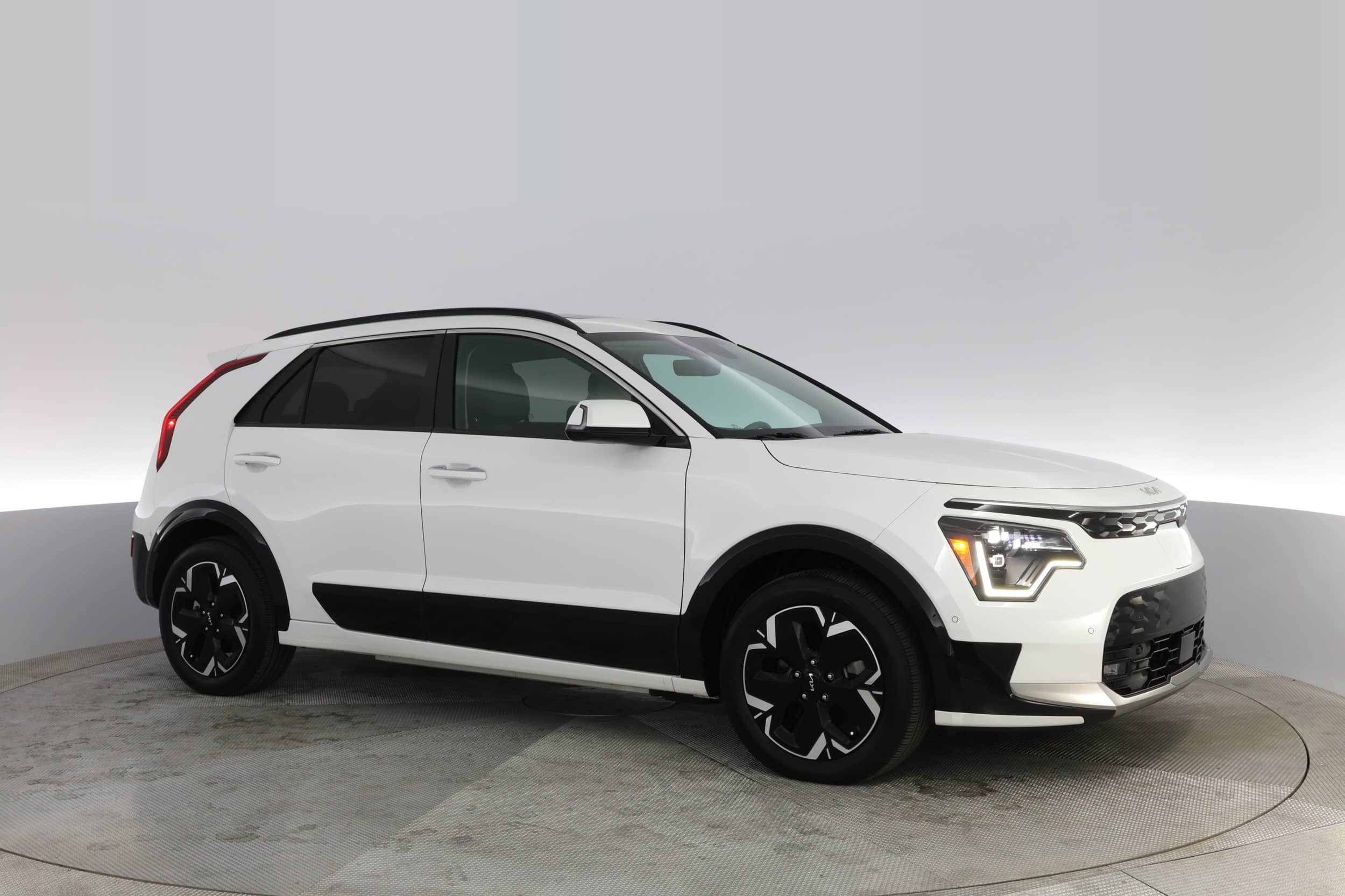 EverCars Co. vehicle image 11 for Kia Niro EV -  Wave on EverCars Co.