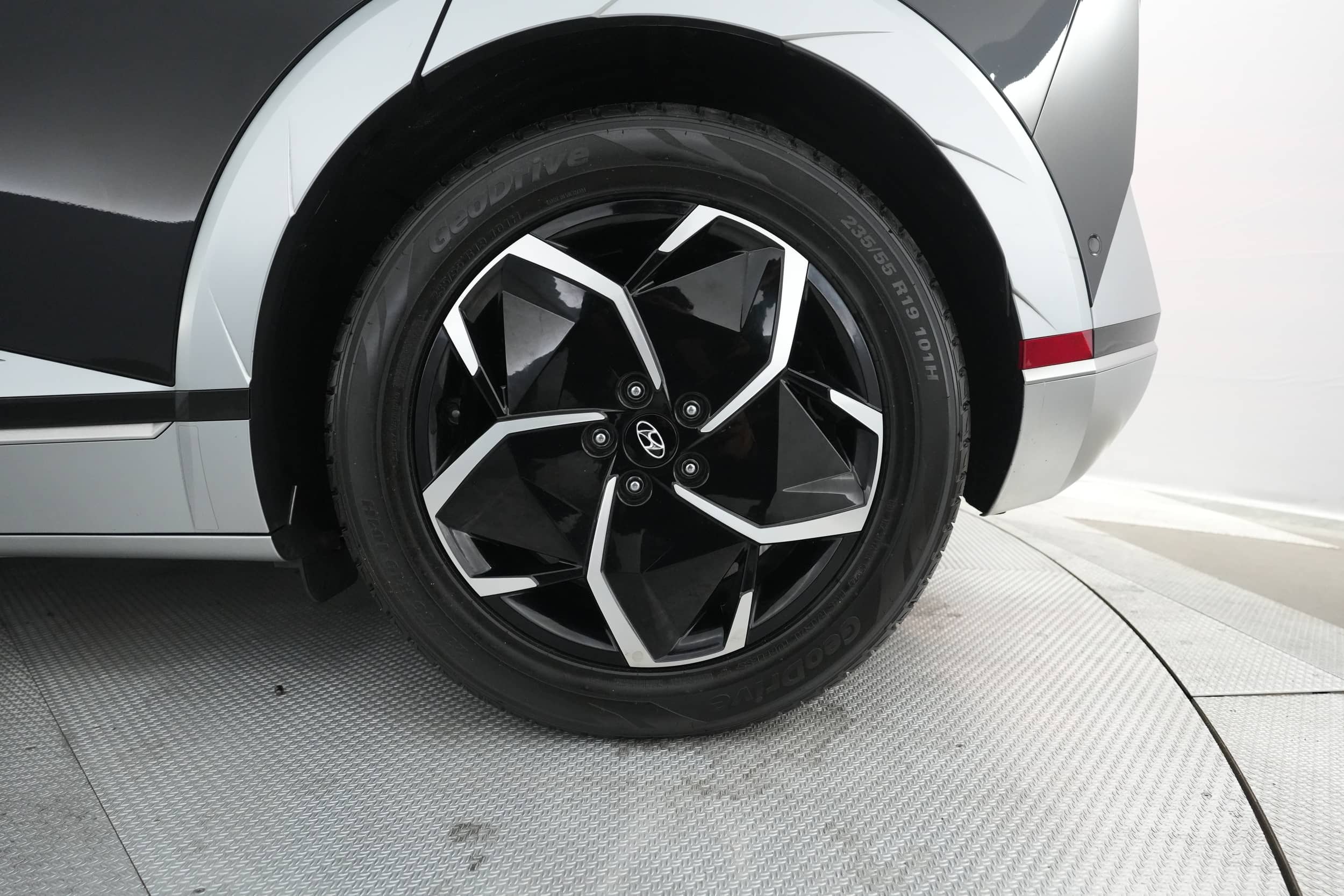 EverCars Co. vehicle image 15 for Hyundai IONIQ 5 -  Limited on EverCars Co.