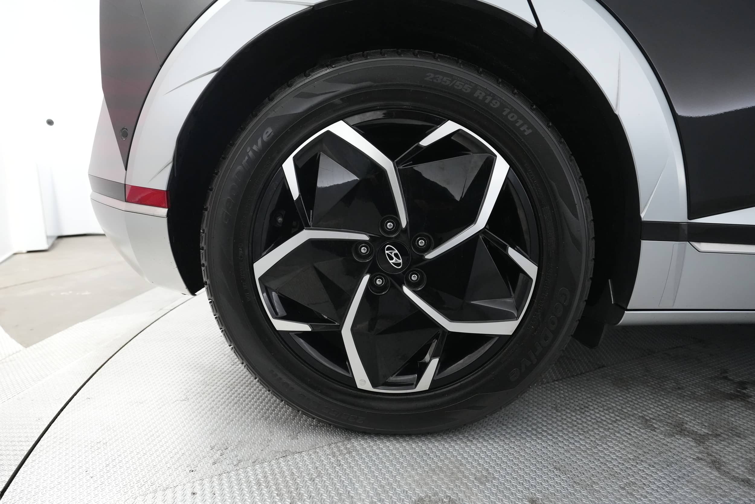 EverCars Co. vehicle image 16 for Hyundai IONIQ 5 -  Limited on EverCars Co.