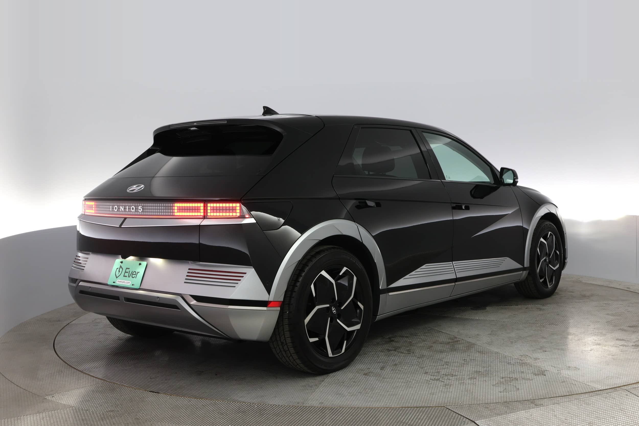 EverCars Co. vehicle image 2 for Hyundai IONIQ 5 -  Limited on EverCars Co.