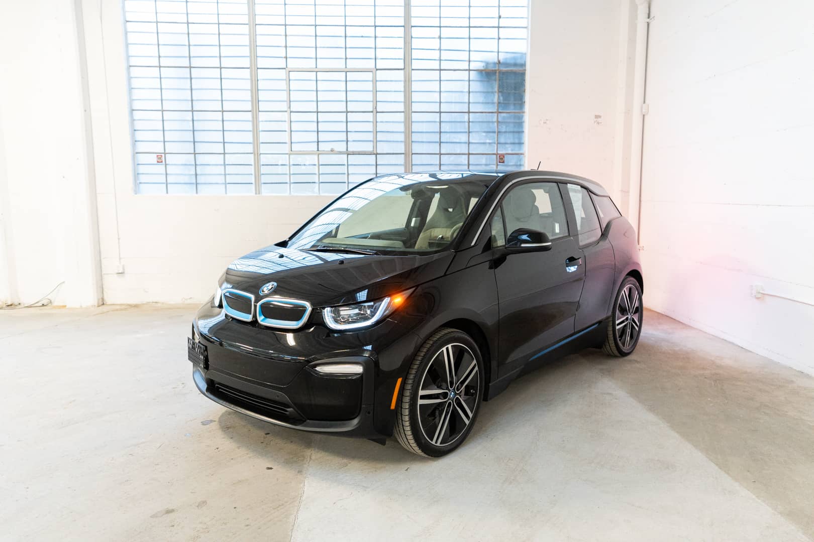 EverCars Co. vehicle image 2 for BMW i3 -  Mega World on EverCars Co.