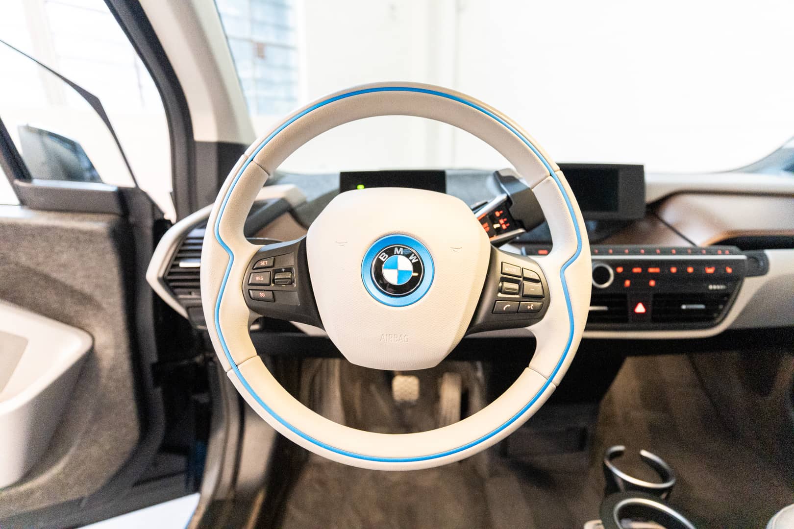 EverCars Co. vehicle image 17 for BMW i3 -  Mega World on EverCars Co.