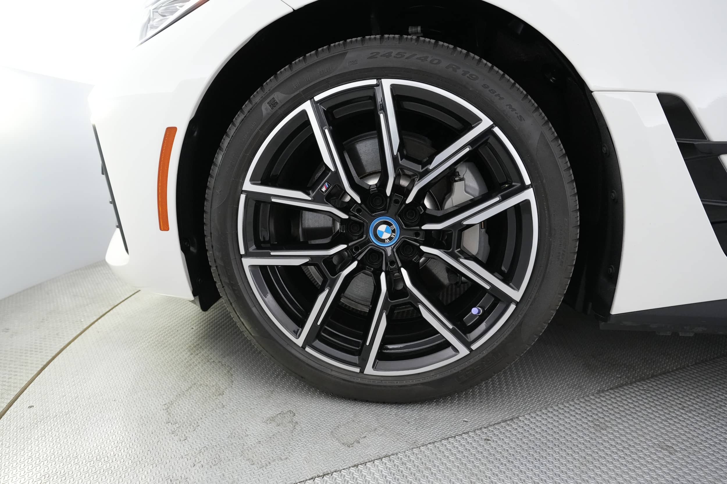 EverCars Co. vehicle image 7 for BMW i4 -  eDrive40 on EverCars Co.