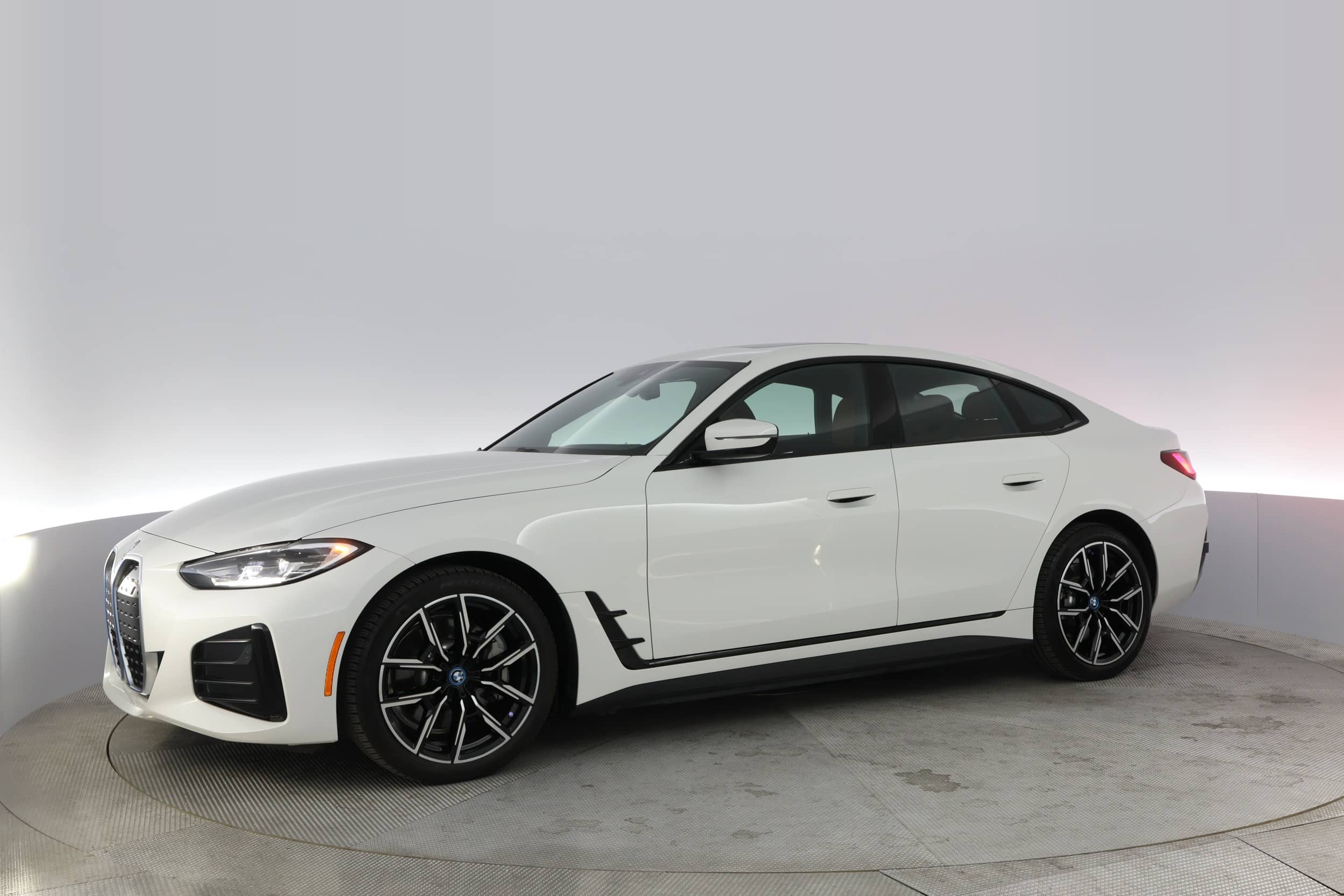 EverCars Co. vehicle image 11 for BMW i4 -  eDrive40 on EverCars Co.