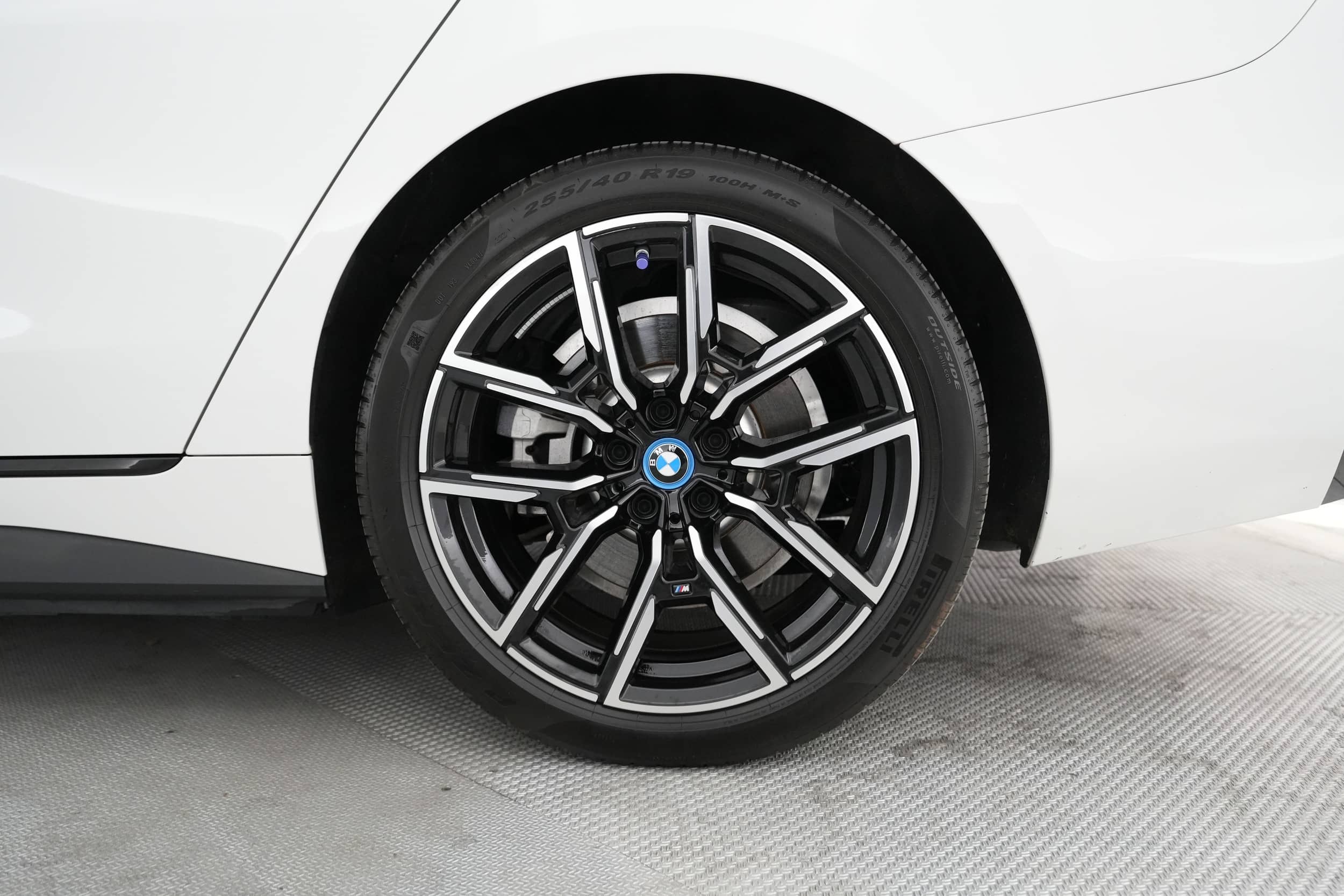 EverCars Co. vehicle image 15 for BMW i4 -  eDrive40 on EverCars Co.