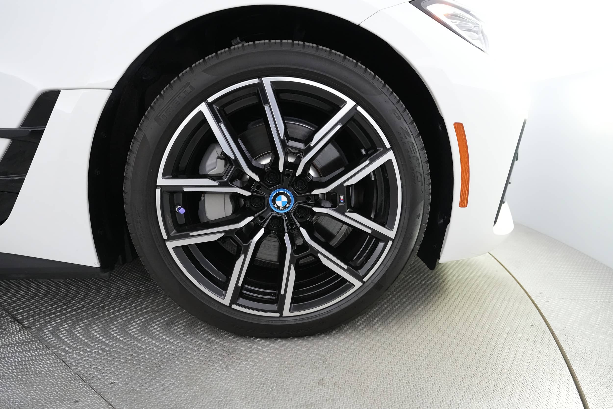 EverCars Co. vehicle image 17 for BMW i4 -  eDrive40 on EverCars Co.