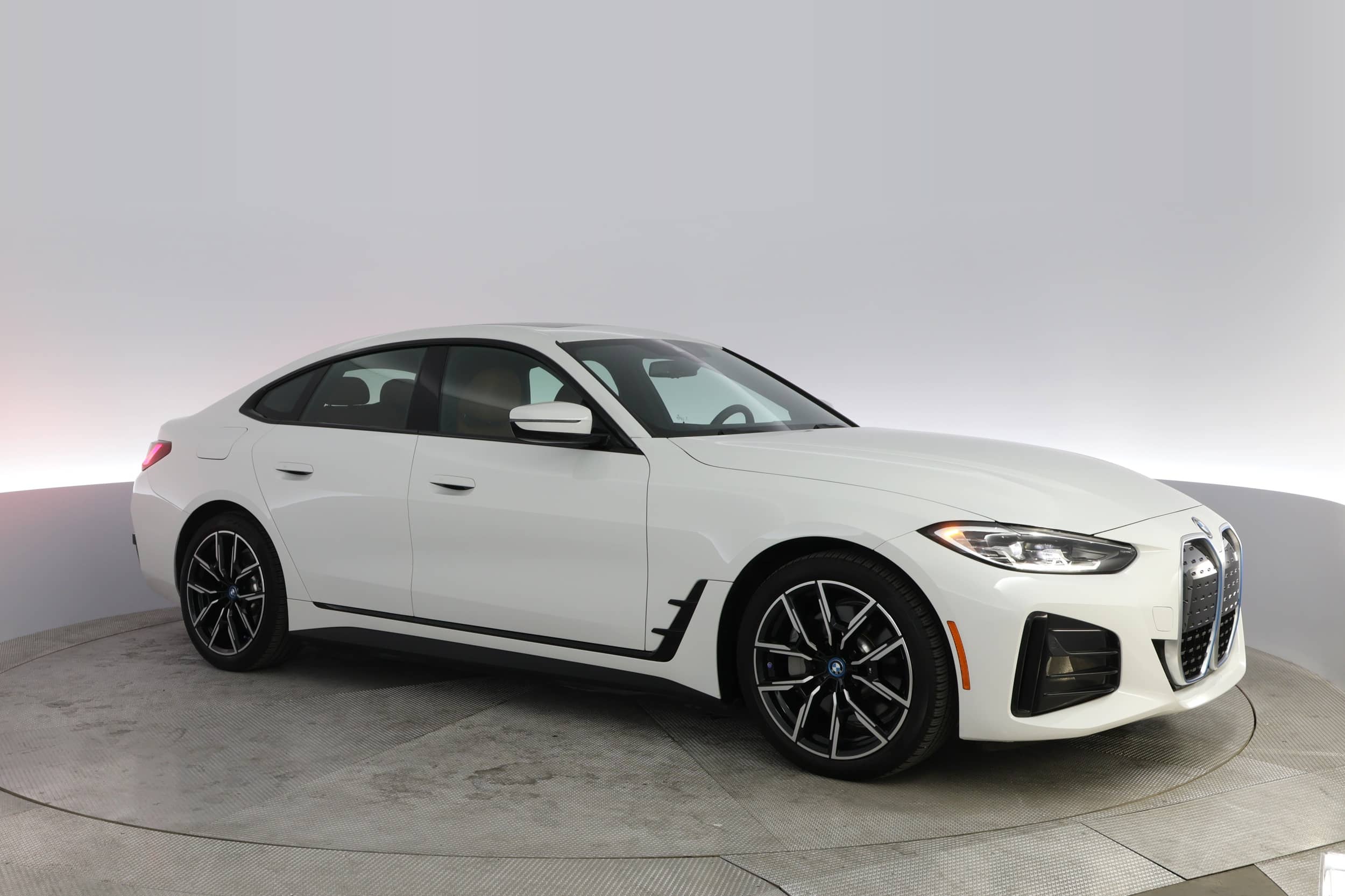 EverCars Co. vehicle image 10 for BMW i4 -  eDrive40 on EverCars Co.