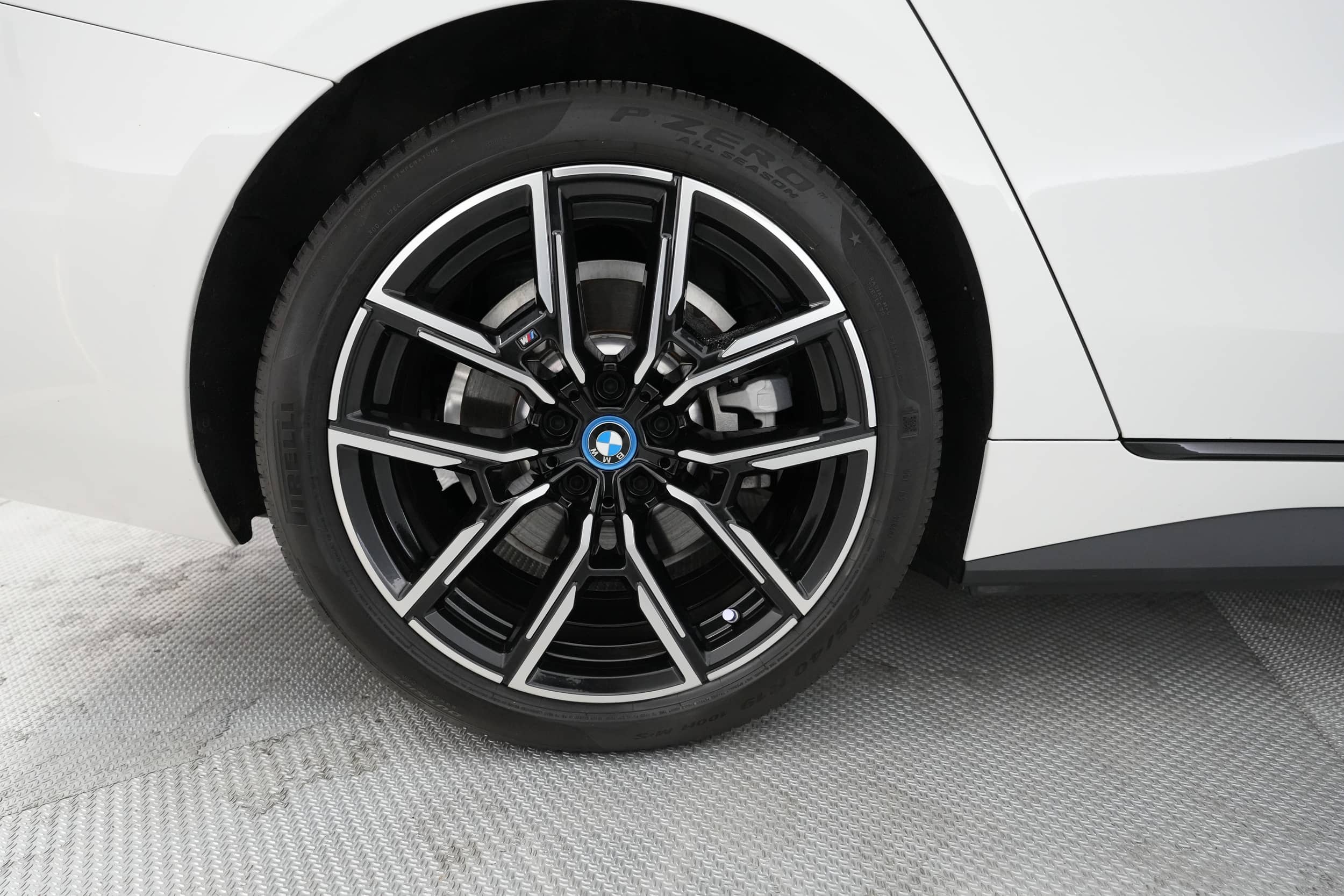 EverCars Co. vehicle image 16 for BMW i4 -  eDrive40 on EverCars Co.