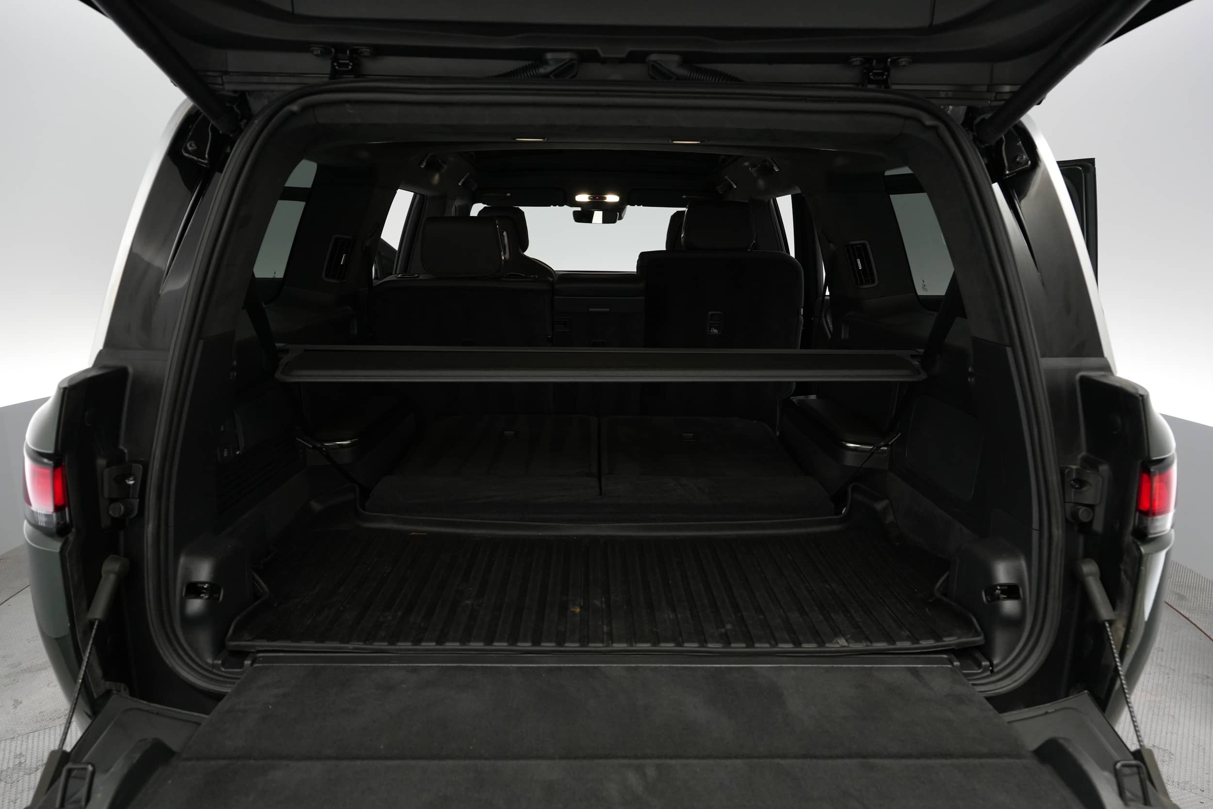 EverCars Co. vehicle image 26 for Rivian R1S -  Adventure on EverCars Co.