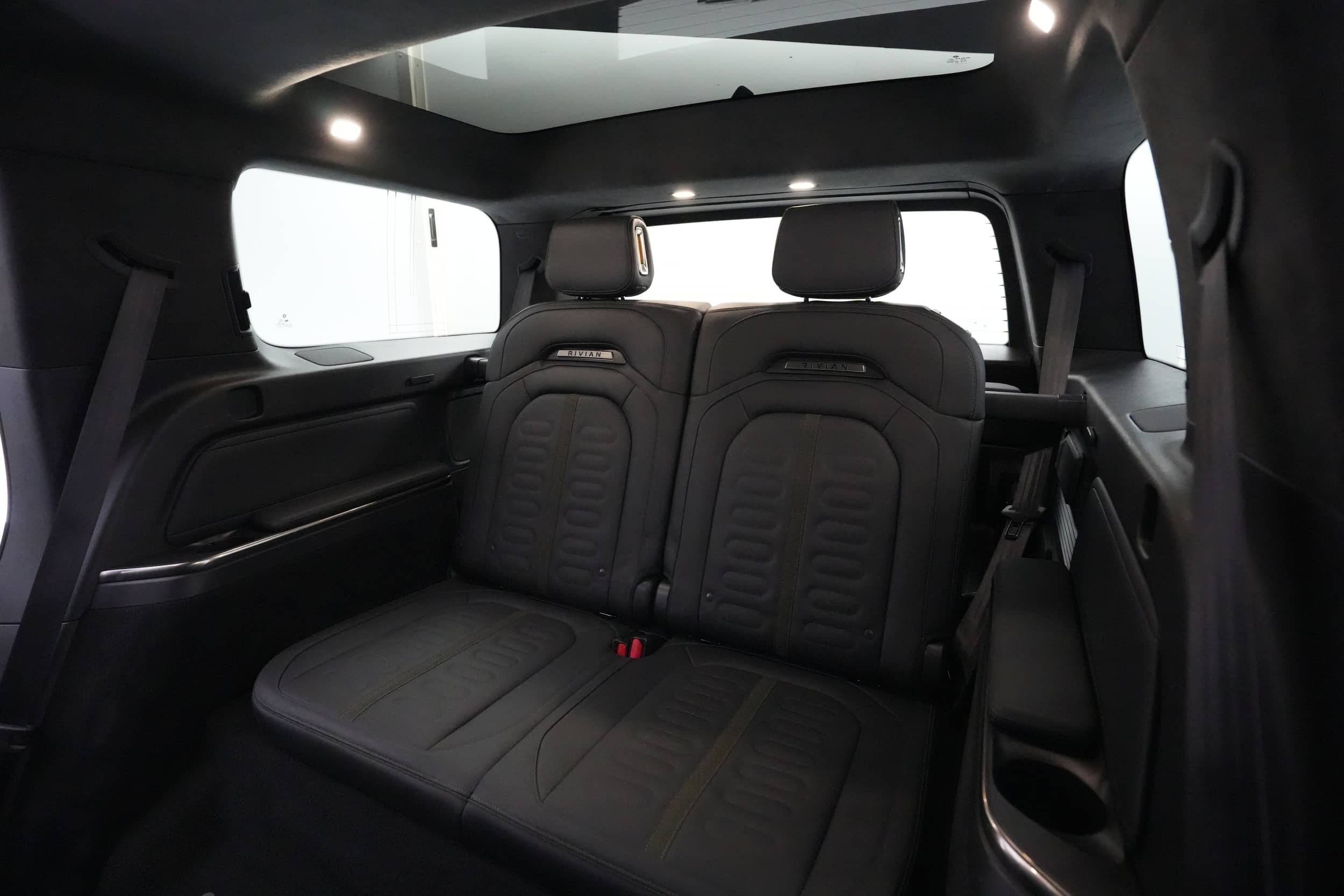 EverCars Co. vehicle image 20 for Rivian R1S -  Adventure on EverCars Co.