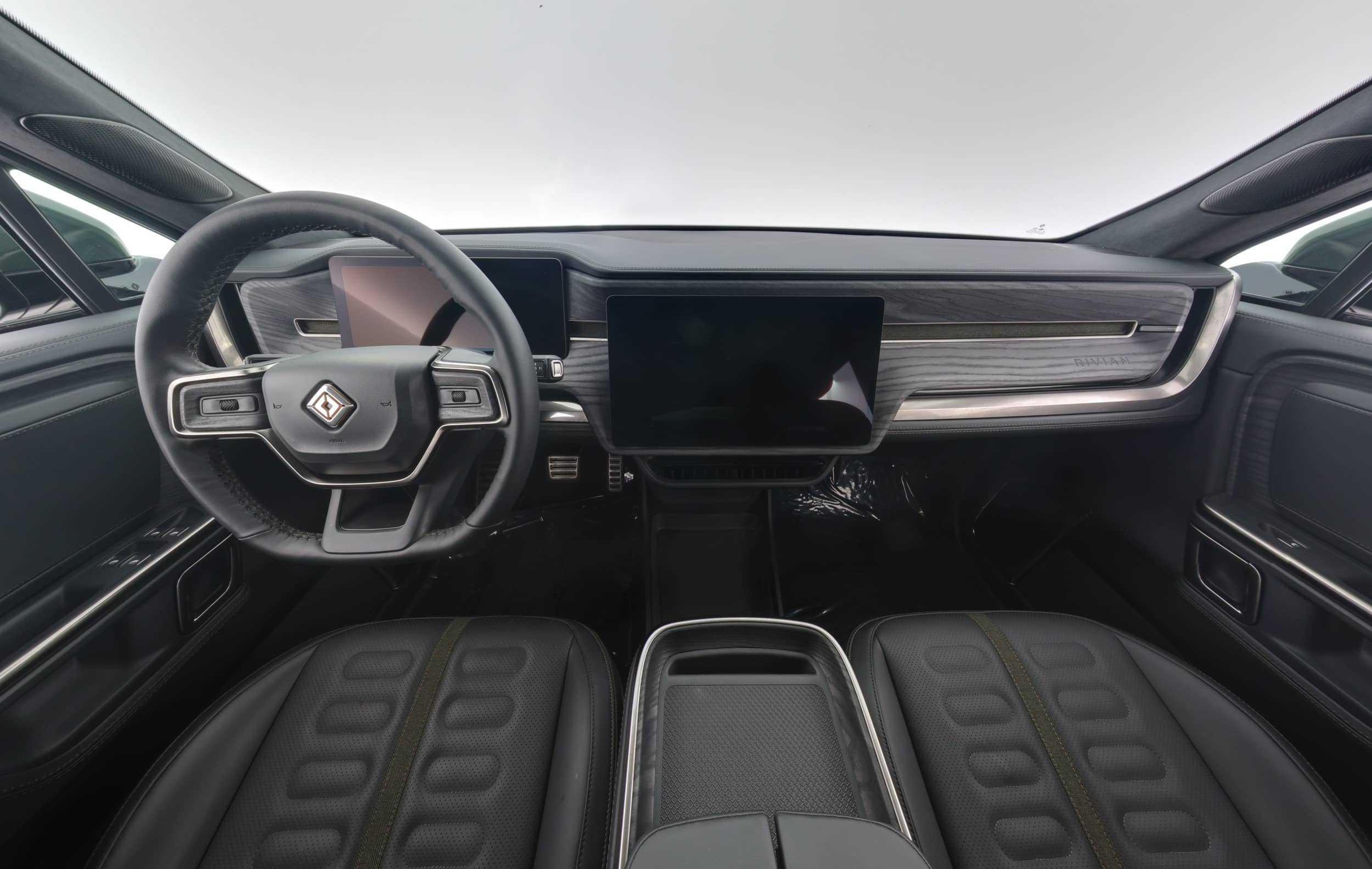 EverCars Co. vehicle image 22 for Rivian R1S -  Adventure on EverCars Co.