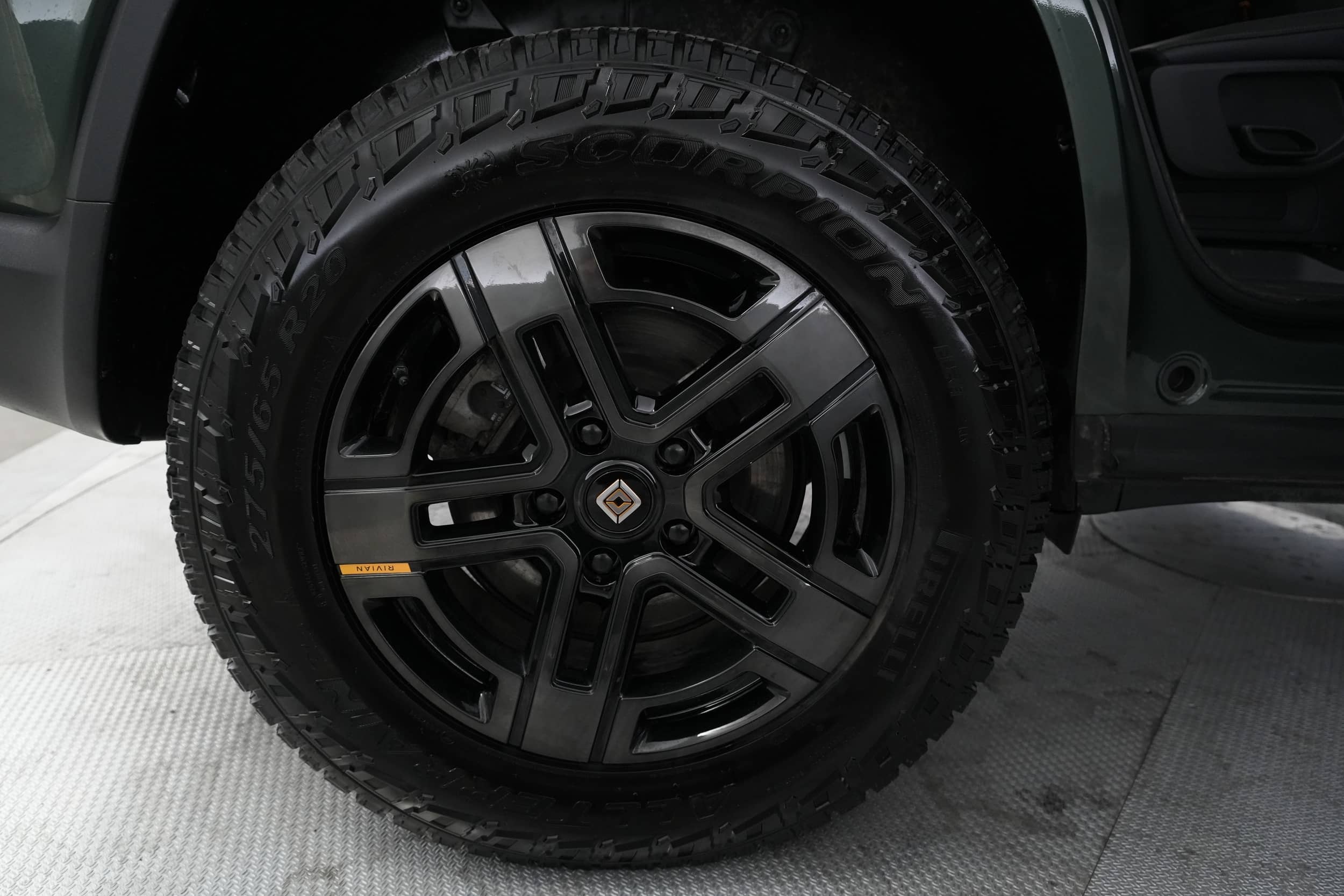 EverCars Co. vehicle image 16 for Rivian R1S -  Adventure on EverCars Co.