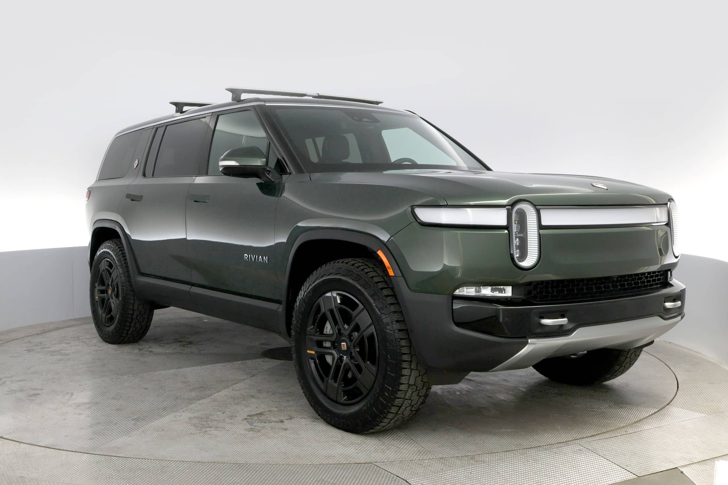 EverCars Co. vehicle image 10 for Rivian R1S -  Adventure on EverCars Co.