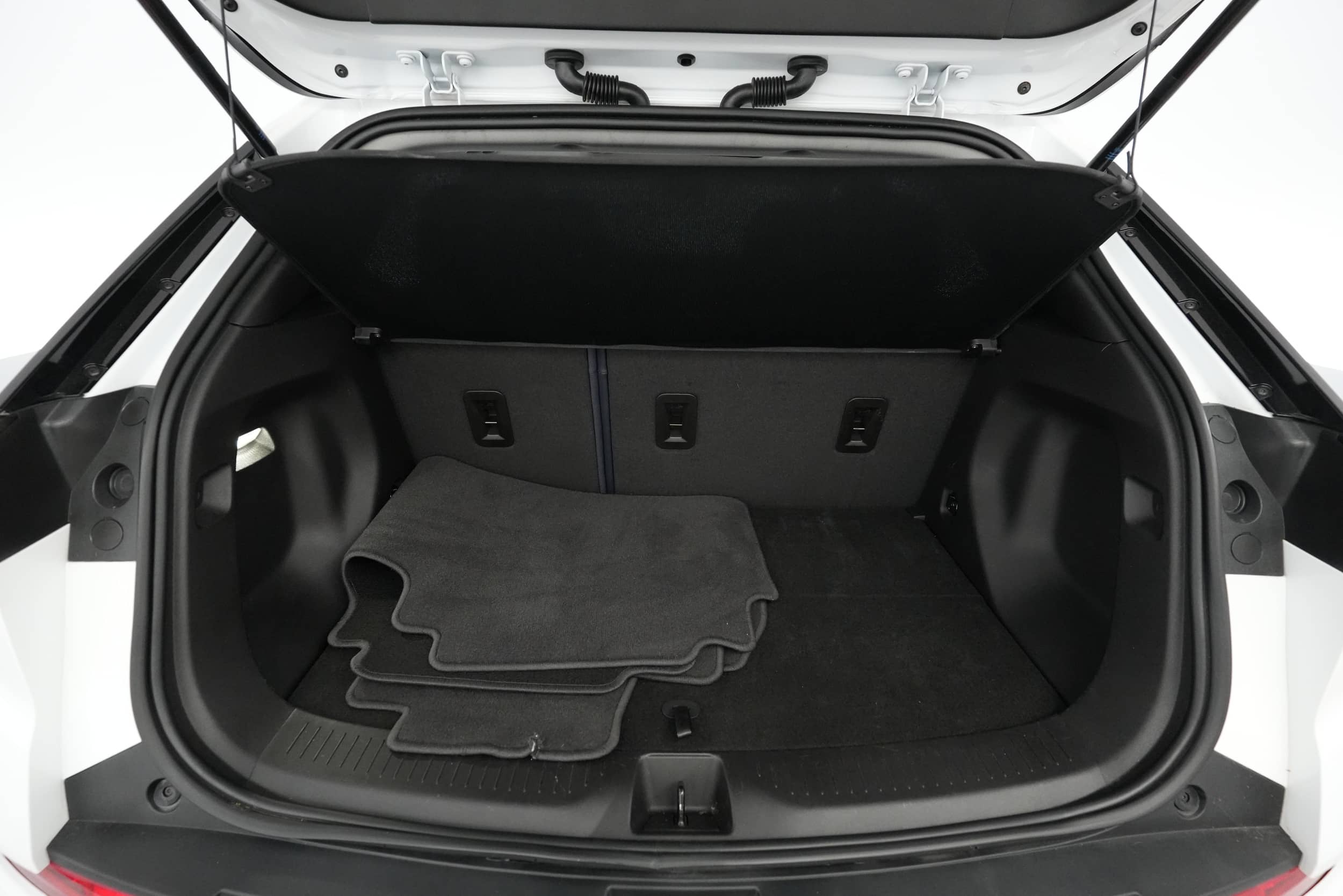 EverCars Co. vehicle image 6 for Chevrolet Bolt EUV -  Premier on EverCars Co.