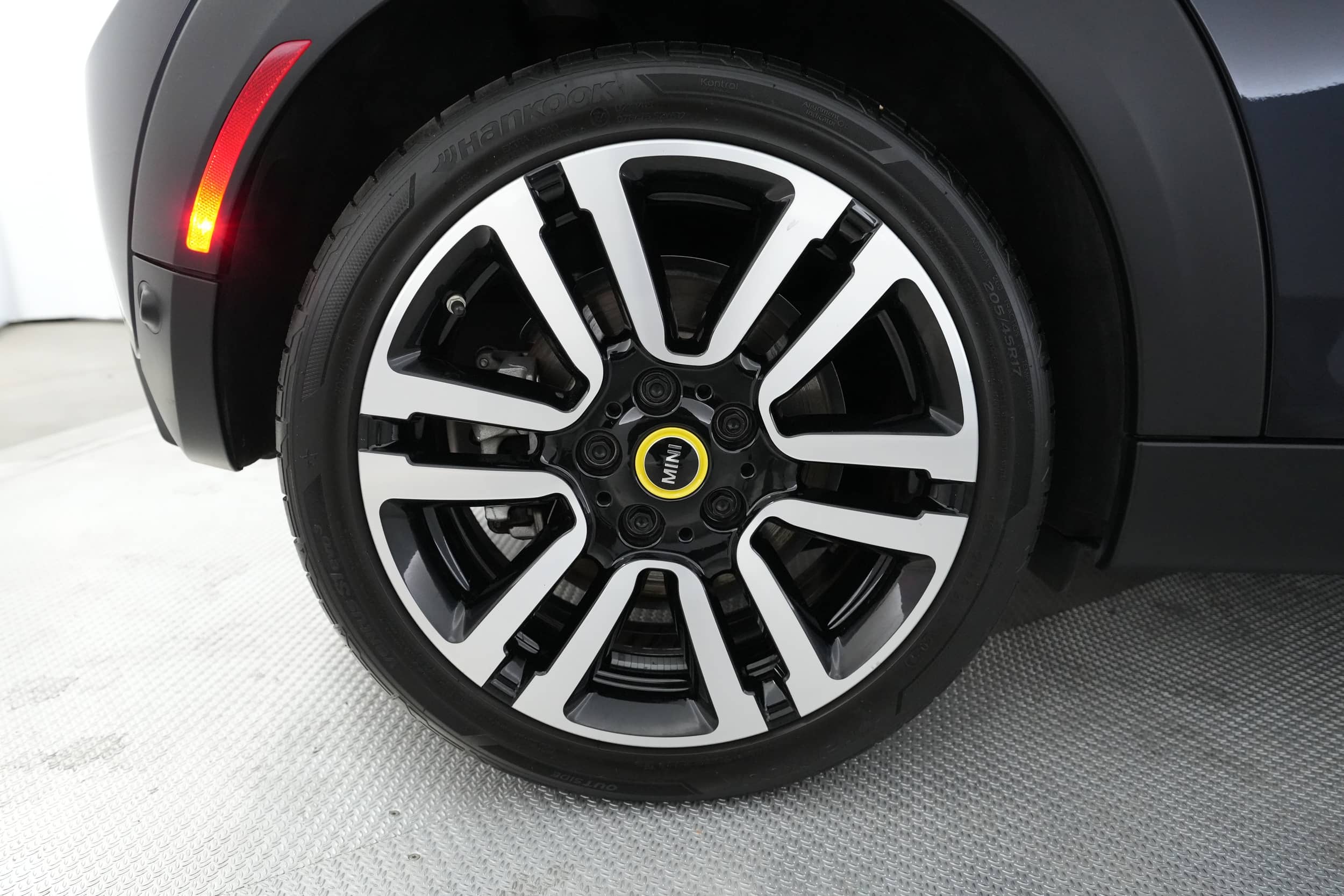EverCars Co. vehicle image 16 for Mini Cooper SE -  Base on EverCars Co.