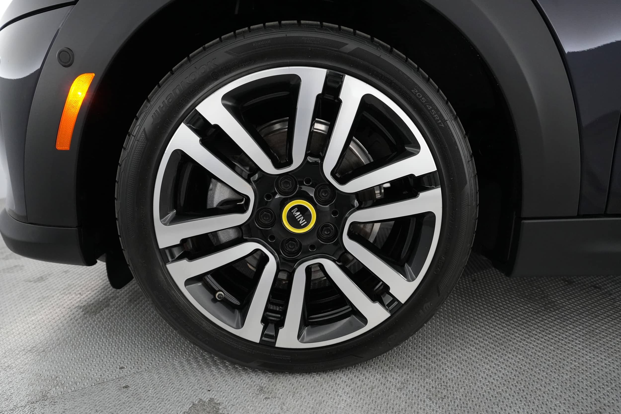 EverCars Co. vehicle image 15 for Mini Cooper SE -  Base on EverCars Co.