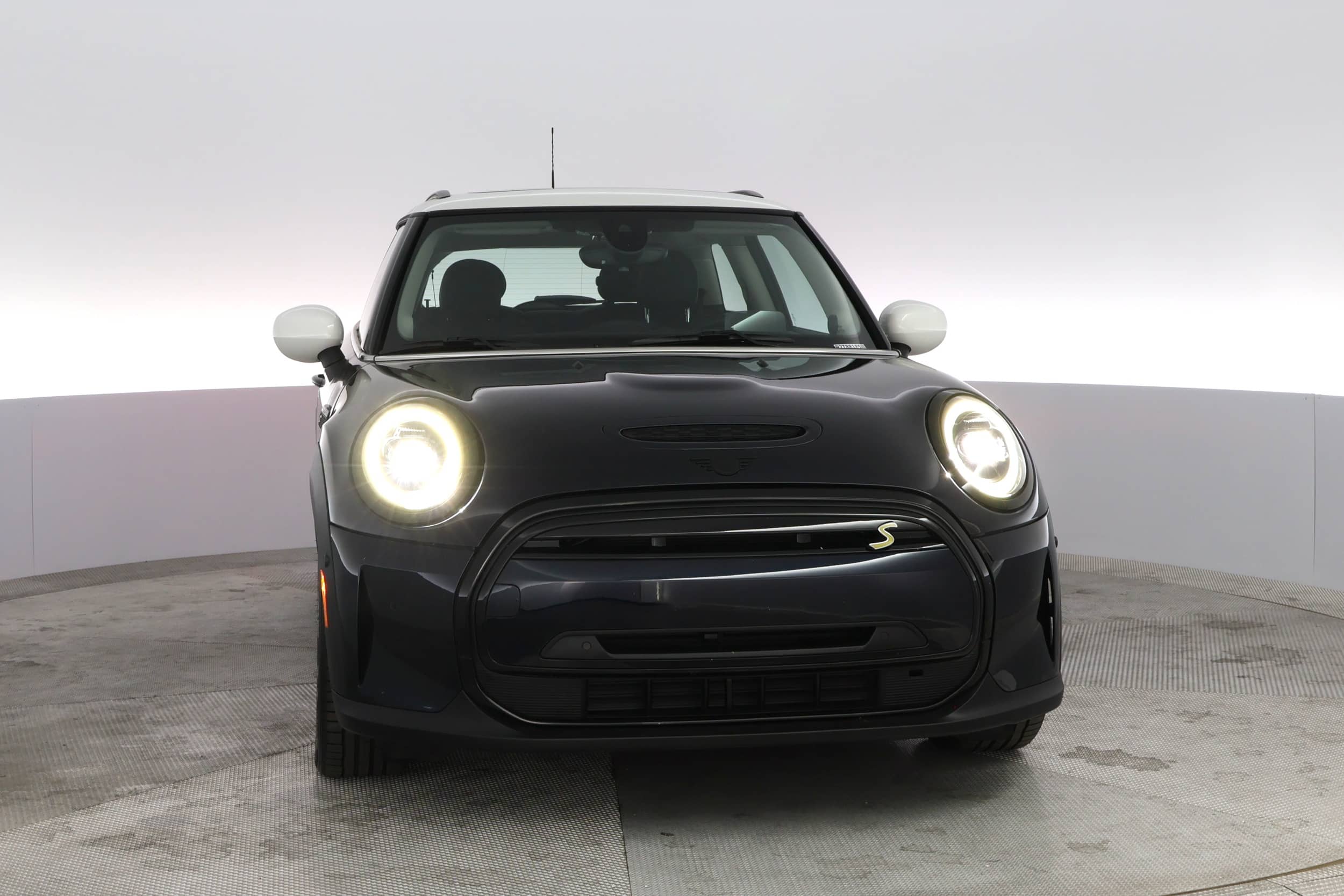 EverCars Co. vehicle image 13 for Mini Cooper SE -  Base on EverCars Co.