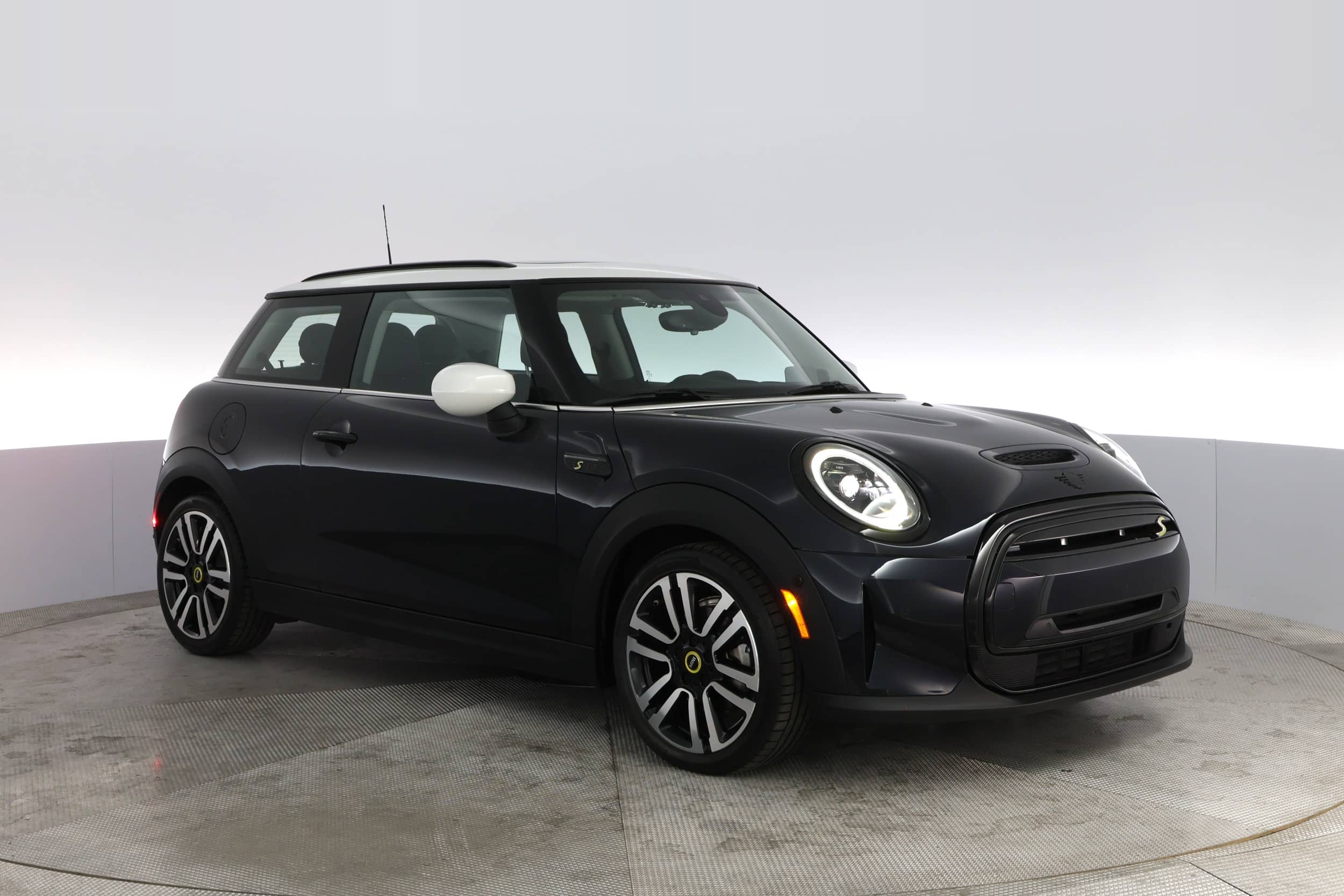 EverCars Co. vehicle image 12 for Mini Cooper SE -  Base on EverCars Co.