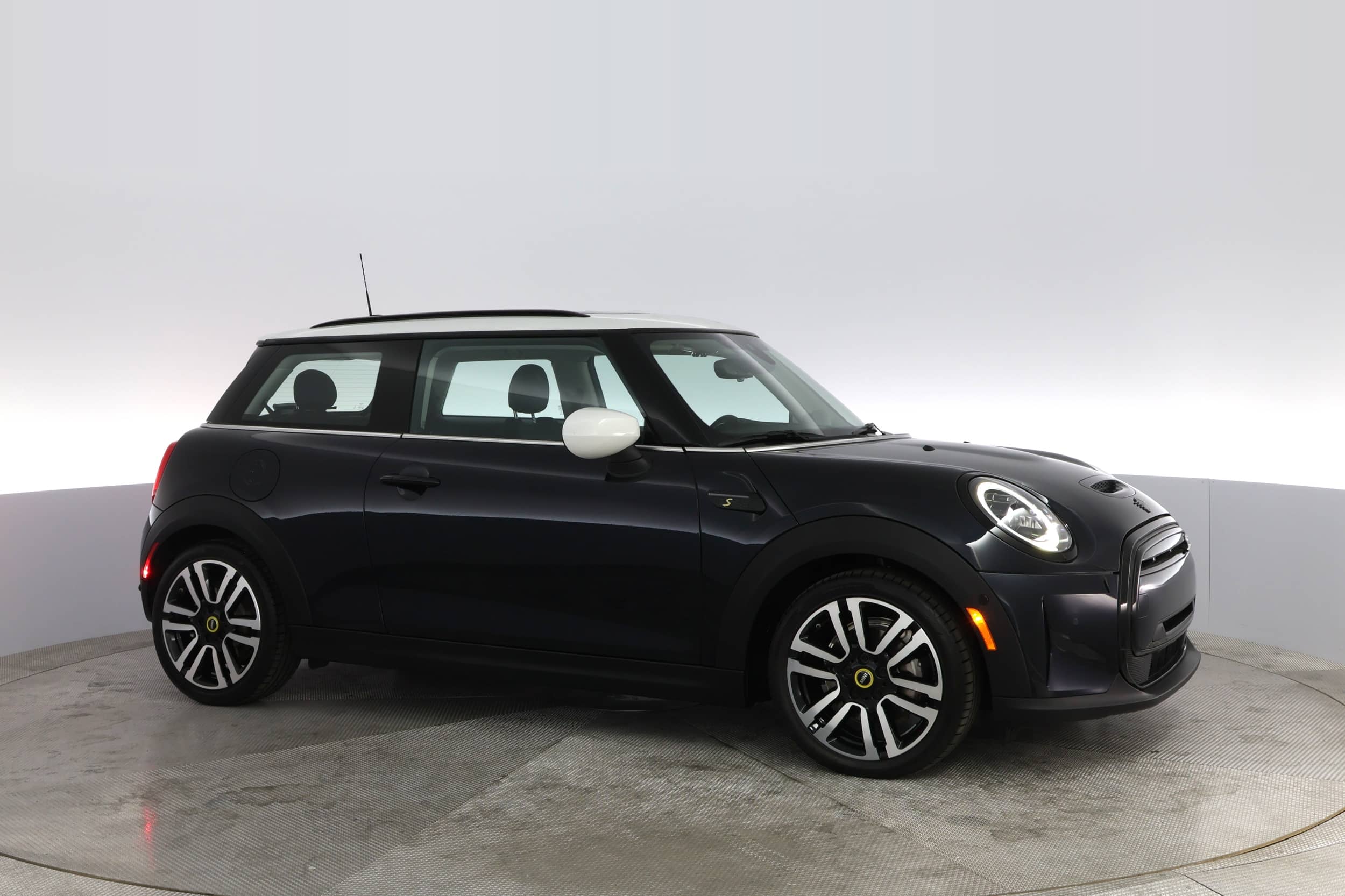 EverCars Co. vehicle image 10 for Mini Cooper SE -  Base on EverCars Co.