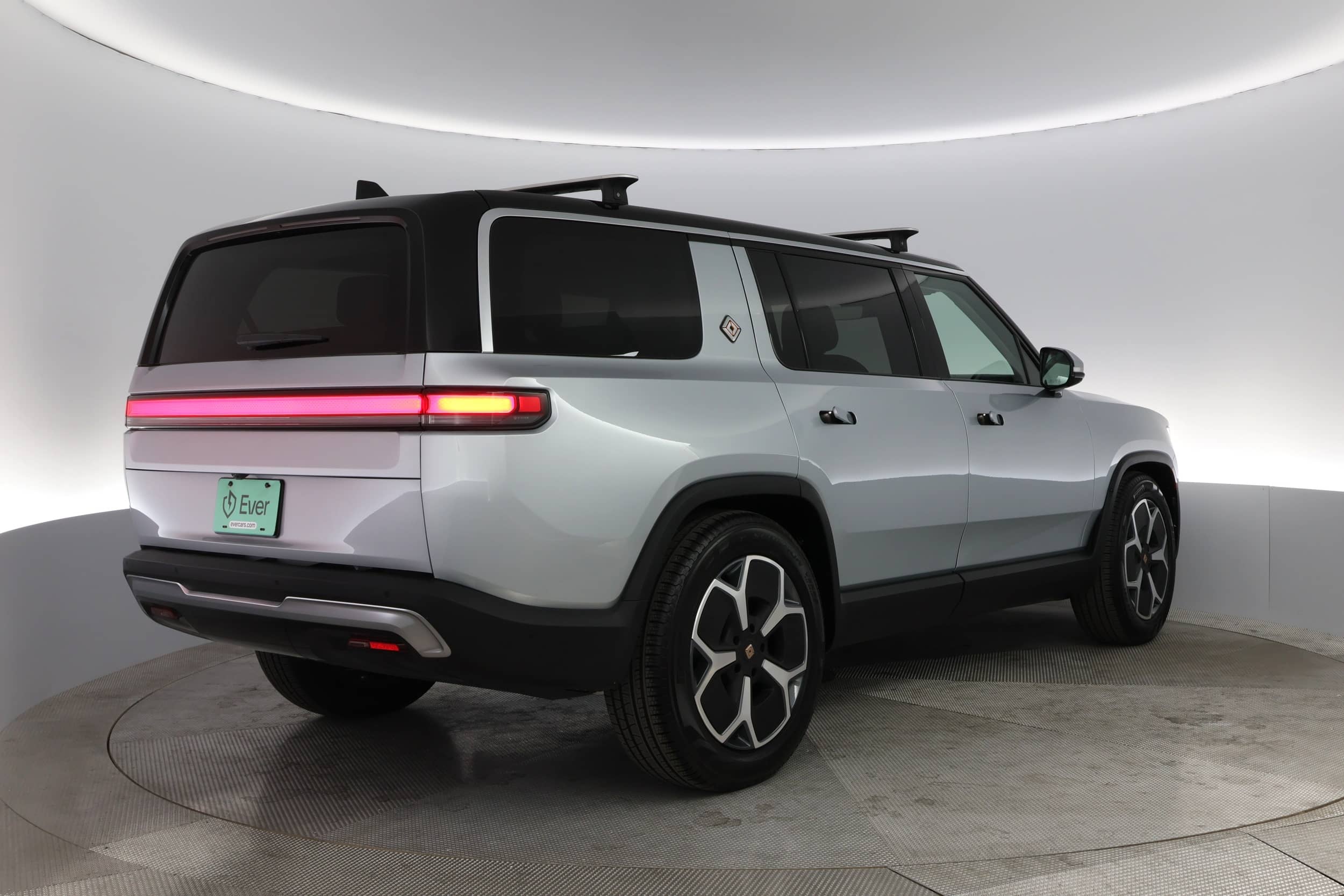 EverCars Co. vehicle image 2 for Rivian R1S -  Adventure on EverCars Co.