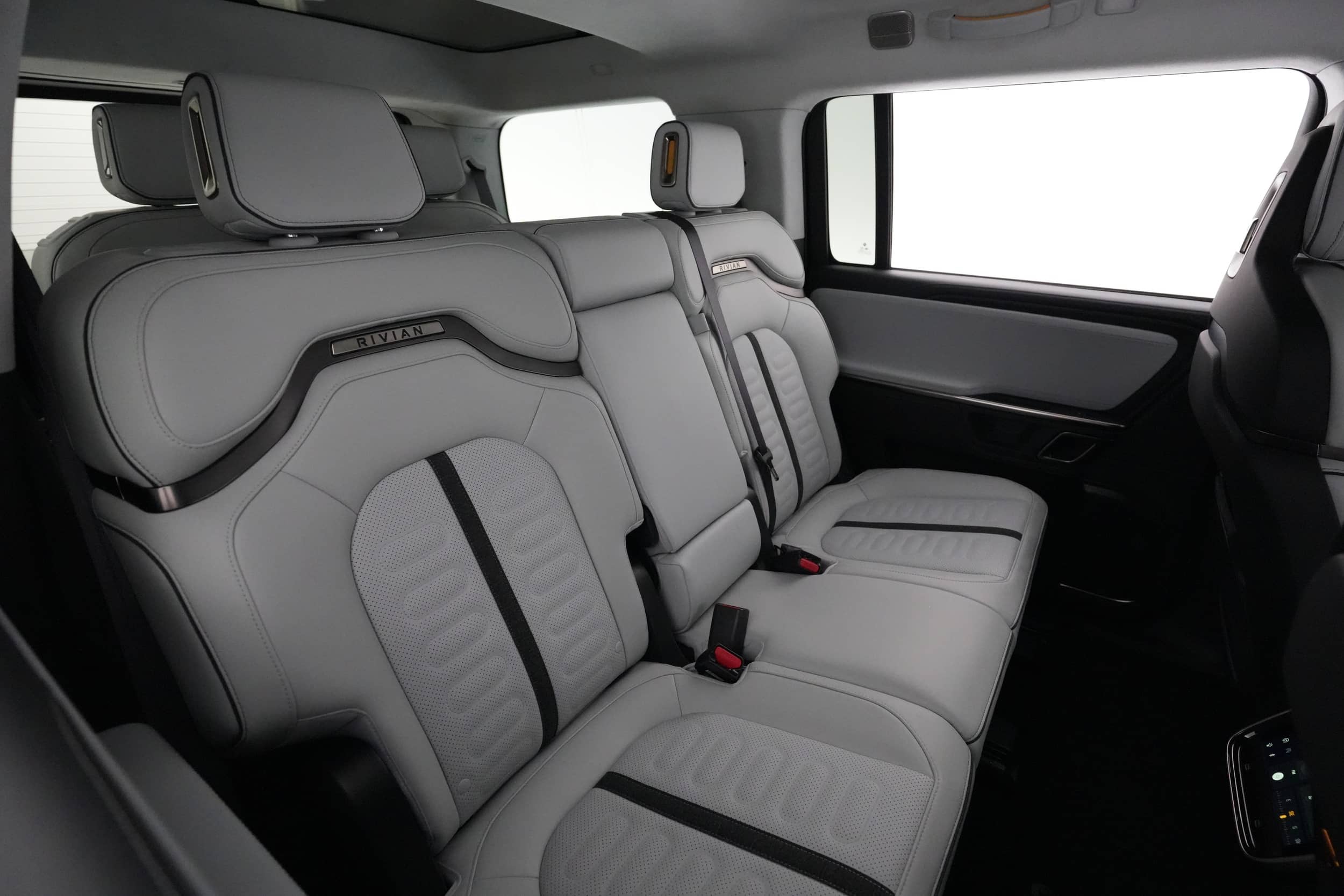 EverCars Co. vehicle image 4 for Rivian R1S -  Adventure on EverCars Co.