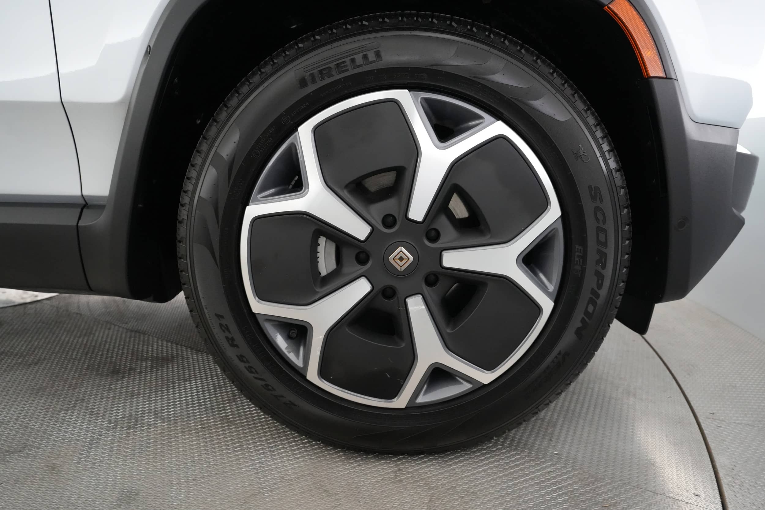 EverCars Co. vehicle image 16 for Rivian R1S -  Adventure on EverCars Co.