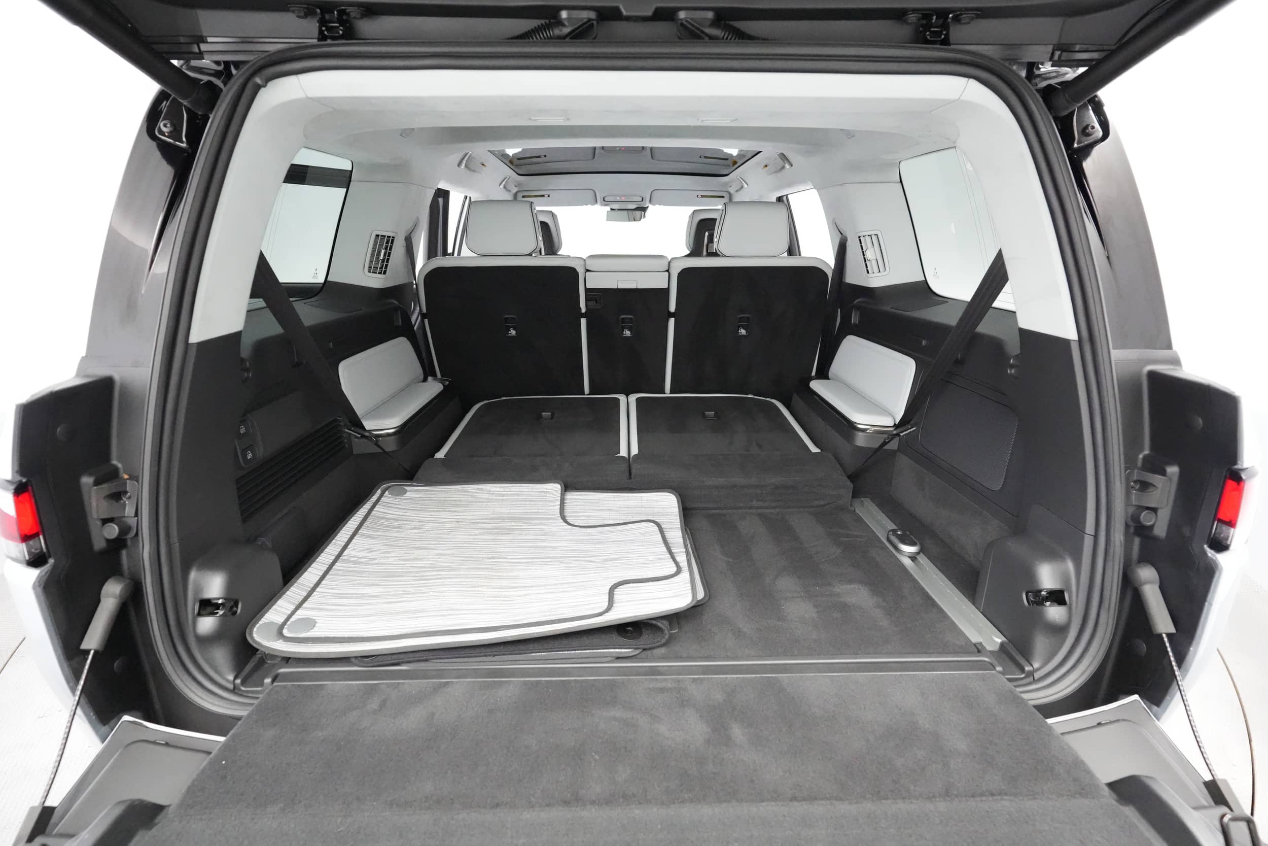 EverCars Co. vehicle image 6 for Rivian R1S -  Adventure on EverCars Co.